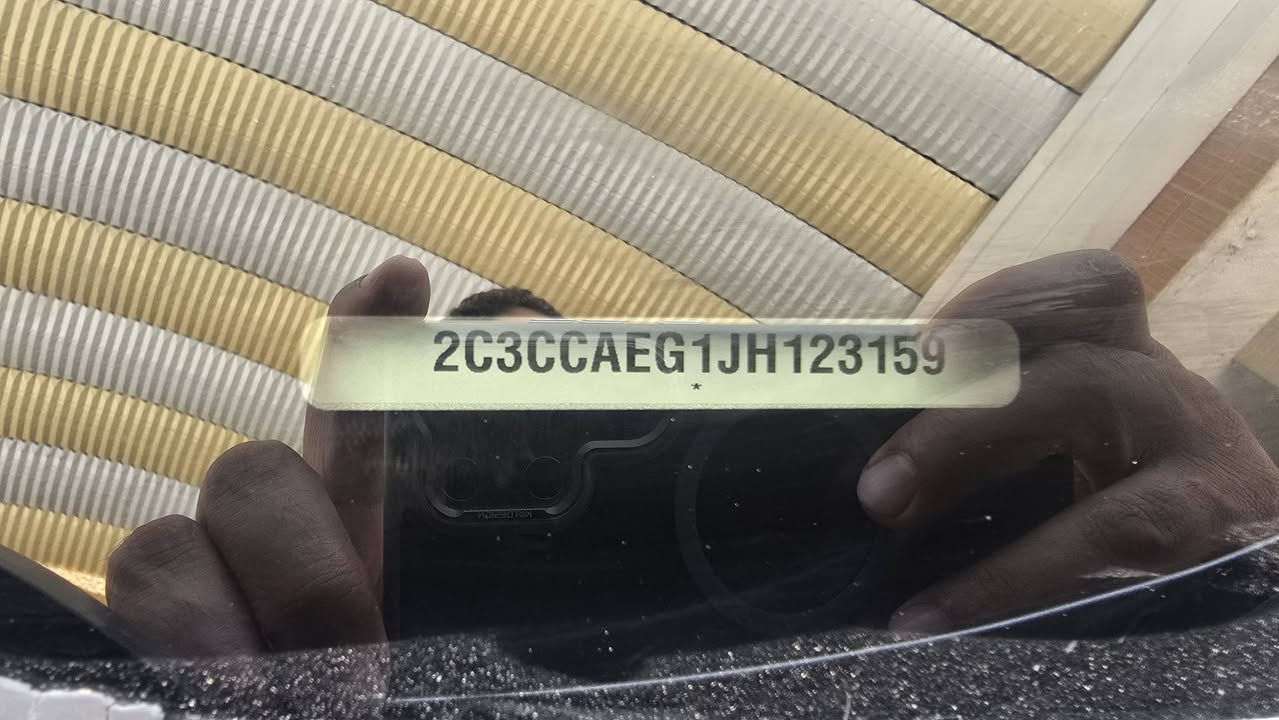 السلام عليكم بيع او مراوس بدوج كرفان  مع فرق 
 اوباما 2018 
6 سلندر تو ويل 
كلين تايتل السيارة 
كشنات جلد تدفئة وتبريد 
كشن خزن ميموري 
كشنات خلفية تدفئة 
ويل 18
ماشيه 170 كم
رقم انبار 
السعر 220 
المكان :  الأنبار الرمادي 
للاستفسار:  ***********
