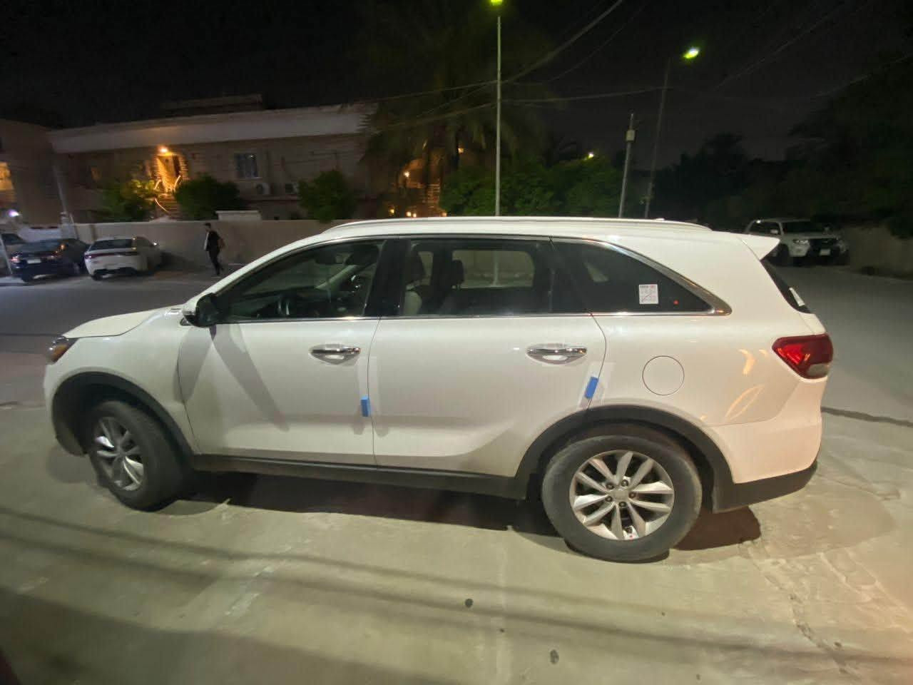 السلام عليكم 
سورنتو أمريكي موديل ٢٠١٧  رقم بغداد لون ابيض ٧ راكب محرك 2500 GDI بدون ايرباك ماشيه 84 الف مايل فول مواصفات عدا الفتحة
 بصمة 
شاشة كاربلي
تبريد منفصل جهتين
حساسات خلفية 
كشن كهرباء 
كامرة دوارة  
شاشة اعطال
مكان سيارة بغداد زيونه 
***********
