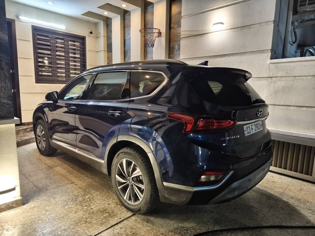 السلام عليكم، سنتافيا امريكي Sel premium موديل 2019 للبيع بسعر 15500$، محرك 2400 اربعة سلندر. المواصفات: تحديد مسار، رادار امامي وجانبي، مانع تصادم امامي وخلفي، صندوق كهرباء، تدفئة في الكشنات، طي المقاعد الخلفية كهربائياً، بصمة أبواب و صندوق، بردات أبواب خلفية و بردة في الصندوق. حادث بسيط جداً بدون ايرباك، بدون تبديل اي قطعة صبغ فقط صندوق خلفي. ماشية 165 الف كيلو، بسمي سنوية جديدة. صيانة دورية و بازين محسن.
ملاحظة: المحرك بي تنقيص دهن بسيط والمحرك صافي وبدون جك انجن و باب الصندوق الخلفي  يشكل. مكانه بغداد، الكرادة للإتصال ابو مريم *********** بغداد, العراق
