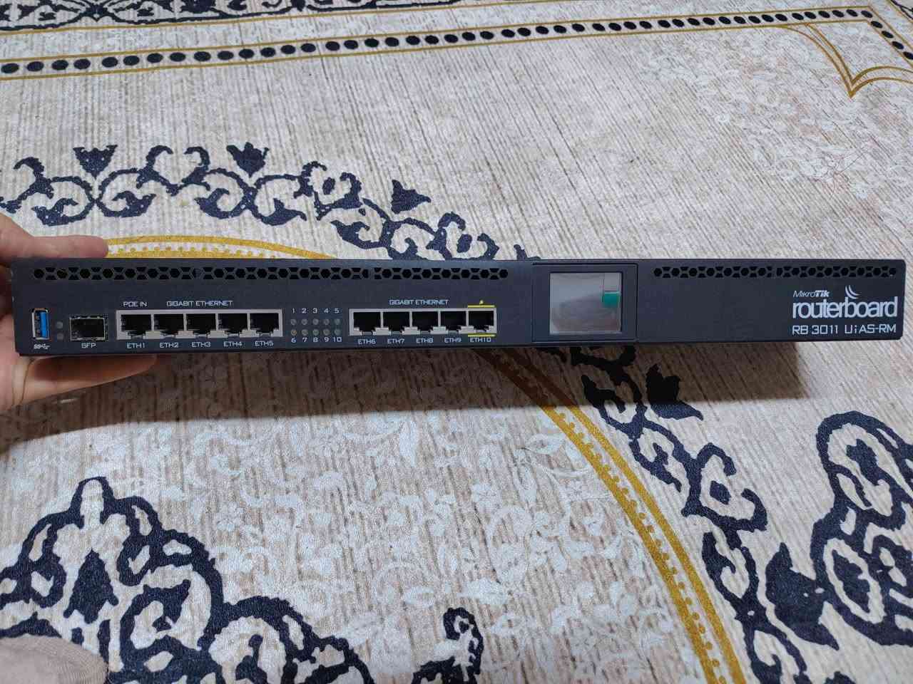 السلام عليكم 
 للبيع هب سويج 3011  استعمال قليل كلش نضيف

 للبيع هب سويج crs 326-24G-2s+Rm

دش ٣٠ للبيع نضيف كلش 
مكاني بغداد العبيدي 
***********
