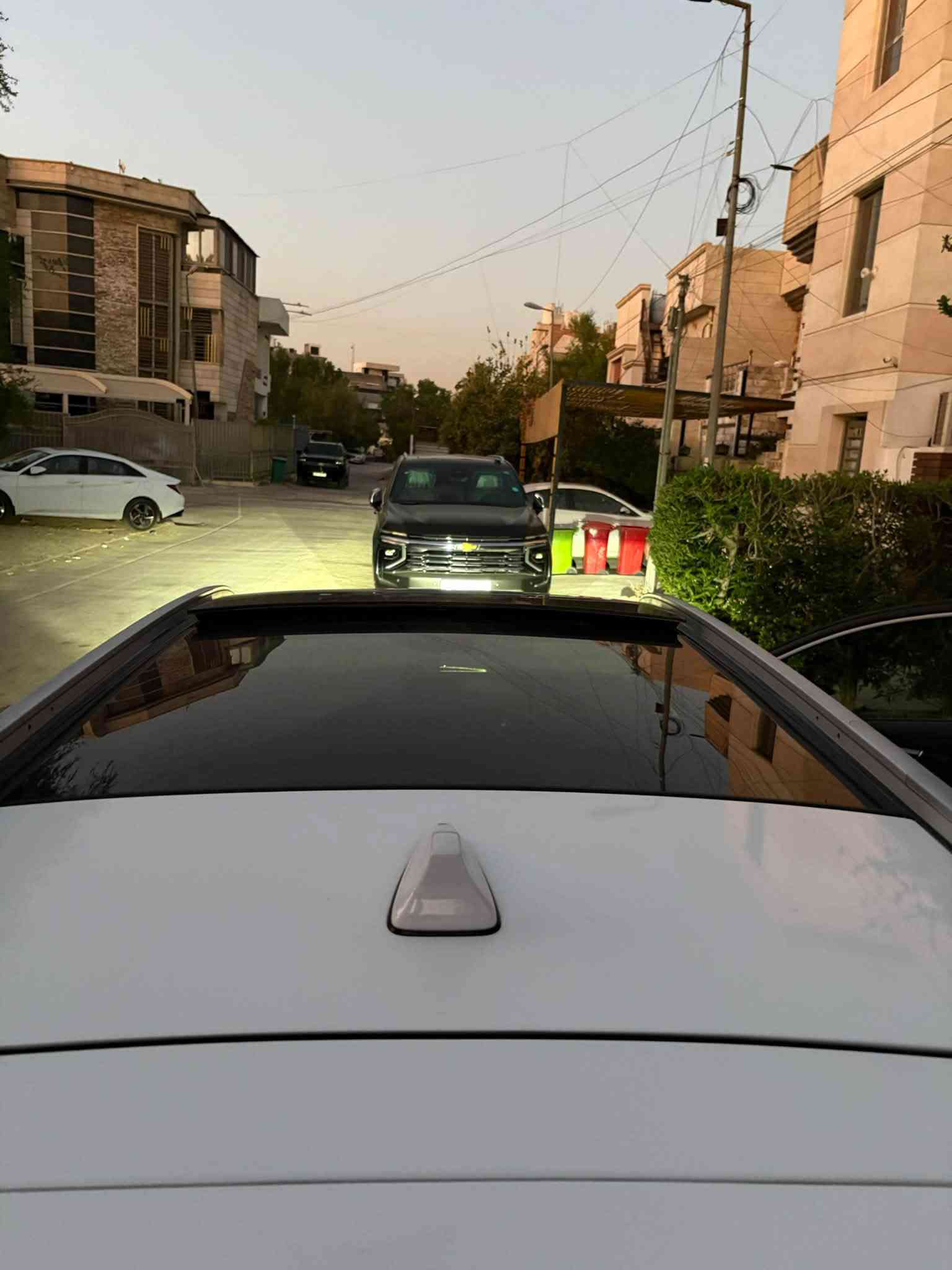 سلام عليكم 
الشركه :كيا 
النوع :سورنتو 
موديل :2020
مواصفات :اعلى فئه 
الضرر :3قطع 
ماشيه 88،000كم @قابل للزياده 
مواصفات :
1:بصمه 
2: بنرامه
3:شاشه كبيره 
4: كشنات جلد 
5:تدفئه للكشنات الاماميه 
6: تدفئه للكشنات الخلفيه 
7: سبع مقاعد 
8: اوتر هولد 
9: كامره خلفيه 
10: كأمره اماميه +جوانب 
11: ثلاث قطع تبريد
12: تحكم بالستيرن 
13: كشنات كهرباء 
14: شاشه دچتل 
15: مري كهرباء 
16: جنطه كهرباء 
17: تحديد مسار 
18: كروس سرعه 
19:لايتات LED
20: رادار امامي وخلفي 
وباقي المواصفات المعروفه 
ملاحظه السياره صار عليه ادامه للمحرك وباتري جديد وتايرات جديده 
السعر 21،500$ قابل للتفاوض 
للأستفسار اتصل ***********
مكانه بغداد اليرموك
