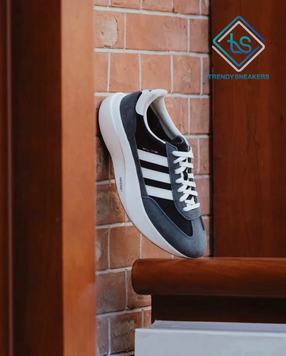 إذا تحب الأحذية اللي تعطيك ستايل شبابي بدون مبالغة، Adidas SL 72 Pro 
خيار يستاهل تشوفه.

تصميم مستوحى من ستايل أديداس الكلاسيكي، لكن بلمسة عصرية تخليه سهل التنسيق ويا ملابسك اليومية.

والأحلى؟
متوفر بـ 8 ألوان مختلفة 👟🔥
يعني عندك خيارات أكثر حتى تختار اللون اللي يناسب ستايلك.

📦 متوفر الآن
🚚 توصيل لجميع محافظات العراق

للطلب والاستفسار مراسلة الصفحة أو الاتصال: ***********

نص مكتوب في الصور:
- SL 72 PRO TRENDY SNEAKERS
- TRENDY SNEAKERS