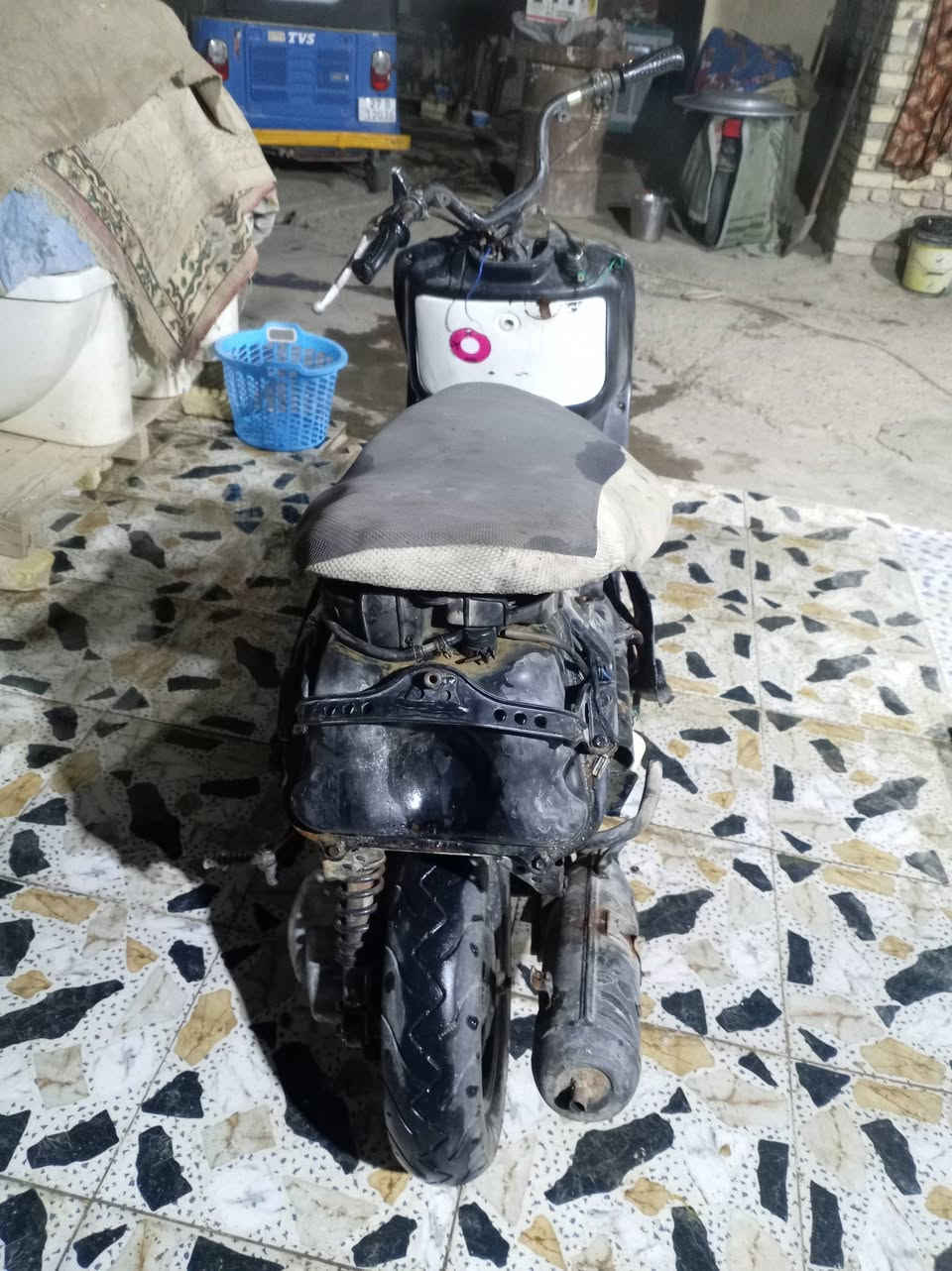 السلام عليكم دراجه للبيع شغاله كل شي ما بيها اوزلها ترتيبات وياها كفرات شغاله السعر 110 بها مجال المكان ناصريه قضاء الغراف ***********
