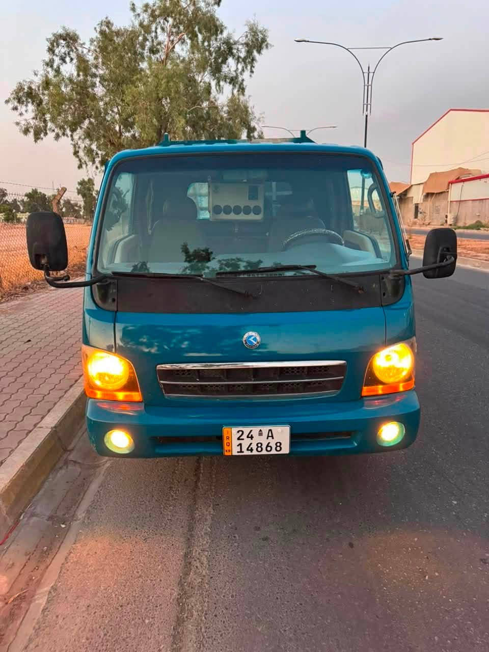 كيا بنگو بزونه تك وربع مديل 2002 ناطقه سنويه جديده باسمي محرك 3000 صافيه 
صبغ عام جماليه فقط مابيهه ضربهه ولا خياس جاهزه من كل النواحي محرك گير بشرط حداديه جديده تايرات كامل جدد من الدعاميه للدعاميه شرط السعر 75 /***********
