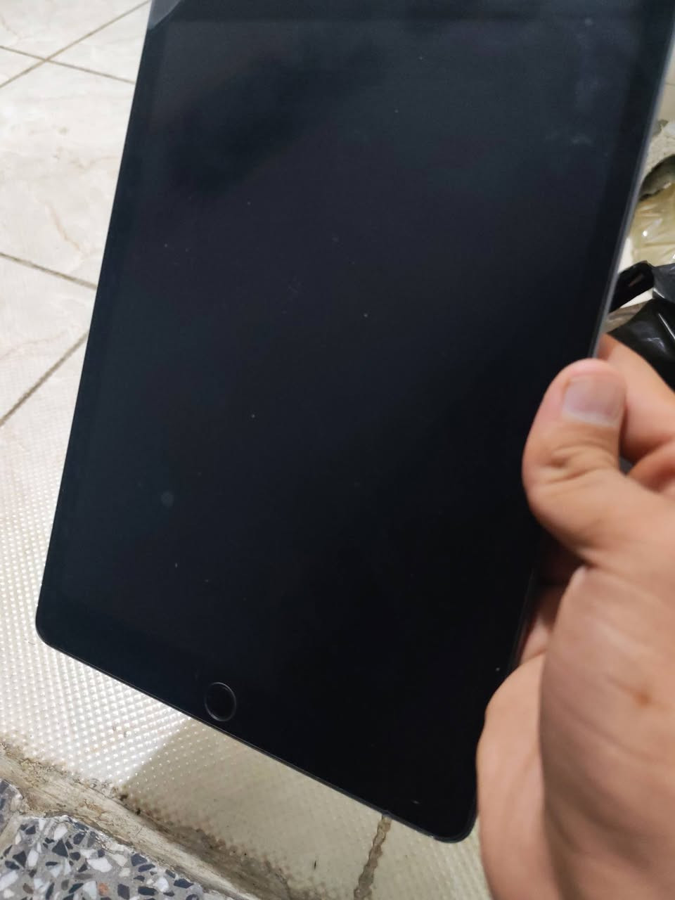 آيباد ٩ • نظافة ٩٠٪ • بطارية ٨٣٪