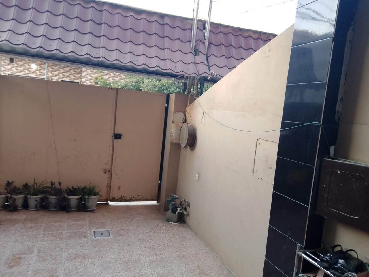 🏠🔥 بيت للبيع – حي ملايين الثانية 🔥🏠
📍 موقع مميز جداً قريب من شارع المدخل
🔄 مناسب للبيع أو المراوس

📐 المساحة: 120 م²
🏠 طابق ونص
🛏️ غرفتين نوم
🛋️ استقبال
🚿 ومشتملات

📜 زراعي – يوجد كرت بلدية
💥 فرصة ممتازة للسكن والاستثمار بسعر مناسب!

📞 للاستفسار والتواصل:
***********

***********
***********

🏢 مكتب التصميم الملكي
📍 طريق موصل – دهوك مقابل الكمرك

#بيت_للبيع #حي_ملايين #ملايين_الثانية #عقارات_نينوى #عقارات_الموصل #بيت_للبيع_في_الموصل #التصميم_الملكي
