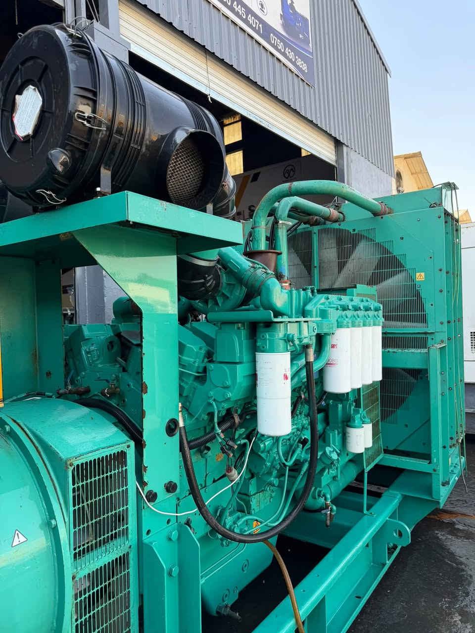 Cummins QST30-g4
1100KVA
***********
***********

نص مكتوب في الصور:
- 445 4***********838