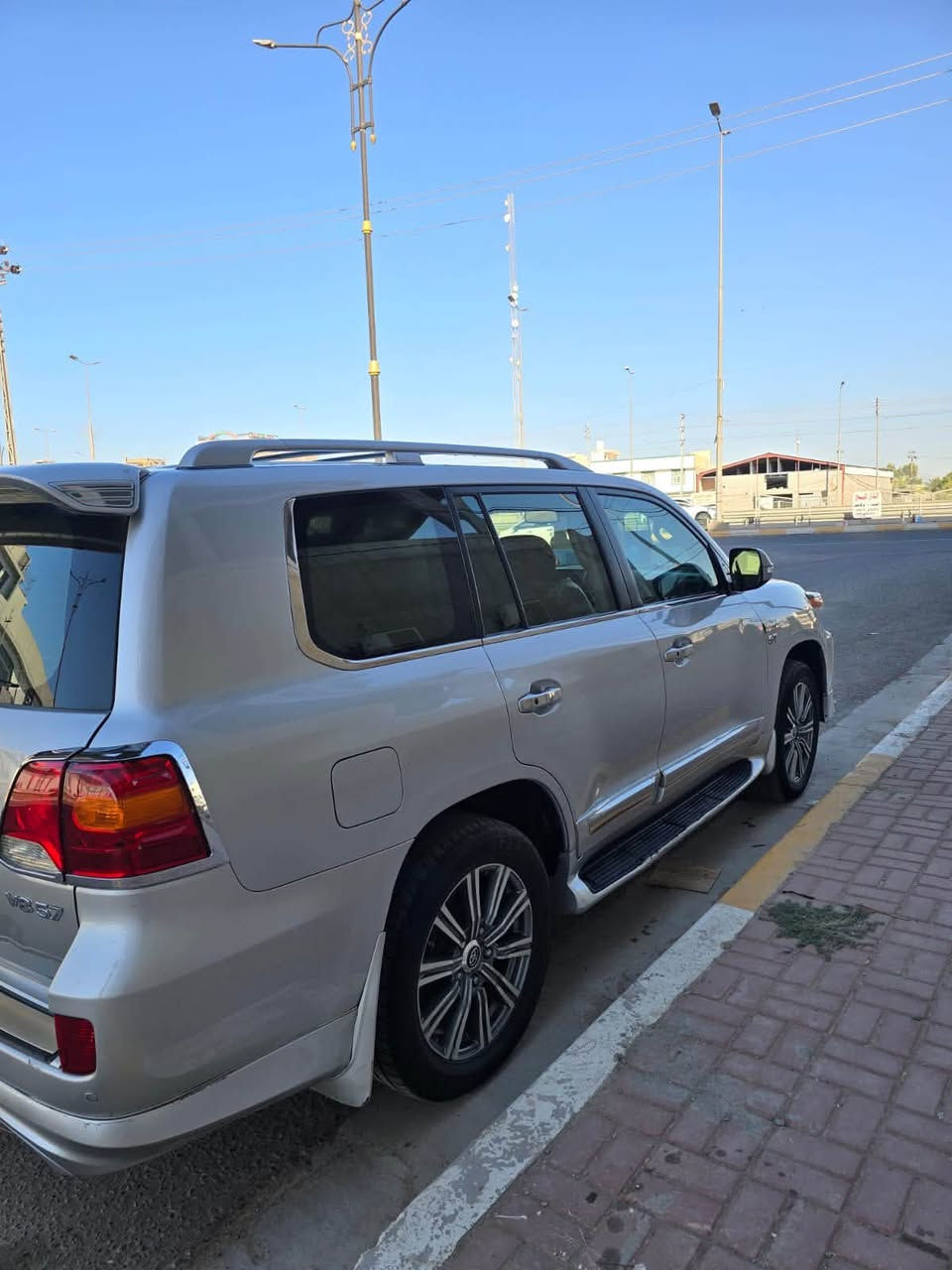 السلام عليك
لاندكروز VXR  سلندر 8 

داخل لكزز

فول مواصفات 

بصمه 

بصمه ابواب فتحه خزن كشنات ميموري جكات كشنات كهرباء 

كشنات تدفئه تبريد انضمه قياده جنطه كهرباء ستيرن كهرباء عند التشغيل يطلع من طفي ينزل مغلفه PPf لايت زنون فول كلش عالي بيها كلش هواي مواصفات بيع او مراوس اليحب يتصل ما موجود على الفيس بوك دائمن

***********
***********
