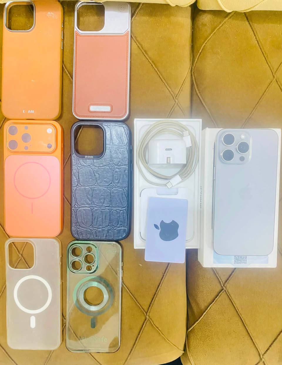 سلام عليكم
---
*للبيع iPhone 15 Pro Max 256GB 📱*

*المواصفات:*
- *الذاكرة*: 256GB
- *البطارية*: 86% الصحة
- *النسخة*: شرق أوسط AA/A
- *الحالة*: جهاز نضيف، ماستر، ما مفتوح ولا مبدل بيه شي
- *الملحقات*: كاملة بالكرتونة + شاحن

*هدية*: 3 كفرات

*ملاحظة مهمة*:
بيه فطر صغير جداً بالباغة الخارجية فقط. التاتش 100% شغال والصورة نقية ما بيها خطوط ولا نقاط.

*السعر*: 1,050,000 دينار قابل للتفاوض بالمعقول
*المكان*: كربلاء .طويريج لرجيبه
*للتواصل*: [***********

تعال افحص الجهاز وين ما تريد. البيع وجه لوجه وكاش فقط.
---
