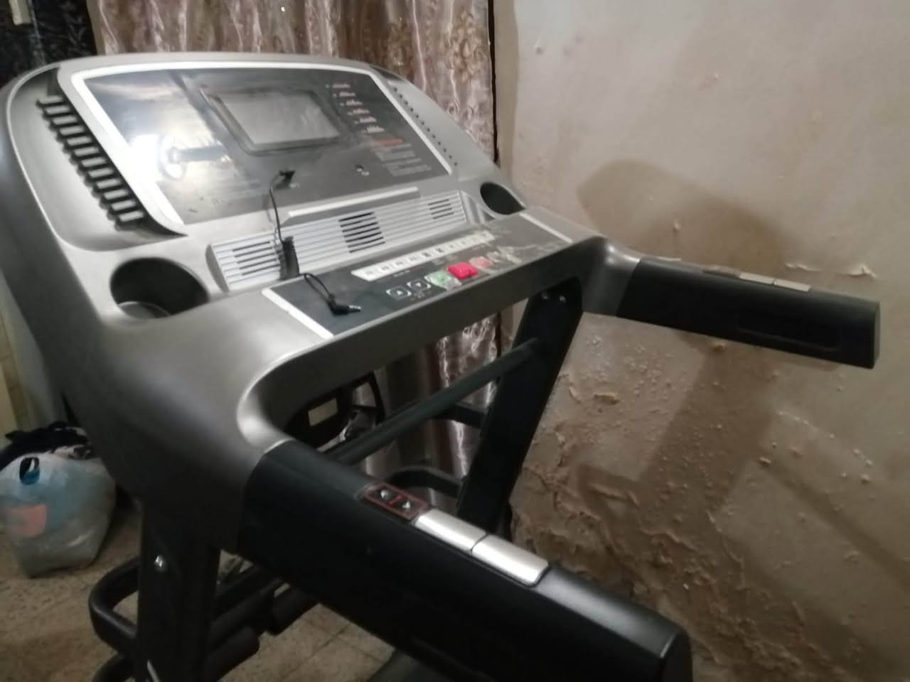 جهاز رياضي نوعيه ممتازه مبدل فقط ماطور الاصلي مكانه شارع سعدون سعر ٣٥٠ الف بي مجال بسيط خوانه يوصل سعره ٧ ورقات ابيع عل ضمان رقم ***********
