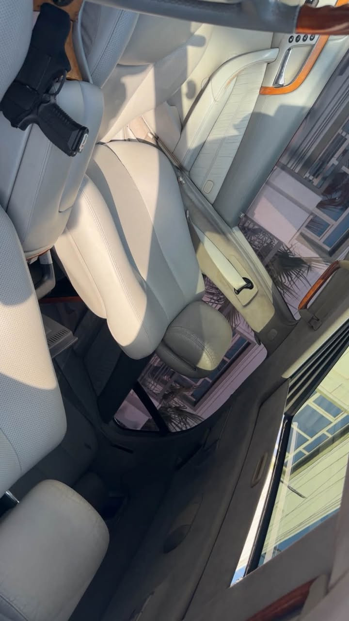 السلام عليكم 
#للبيع
مارسيدس S500 غواصه 
موديل 2003
رقم اربيل بأسمي هزه ورقم وسنويا جديد 
باج تضليل نسبه ‎%‎80
السياره بلادعيه وكلش جديده 
بيها فقط جراد بلاديه فقط جراد وغلفتها رصاصي مات 
قطره صبغ ومعجون مابيها 
كير محرك تبريد كهربائيات ع وضع الشركه 
مكان السياره بغداد 
السعر 135 قفل
للاستفسار 
***********
