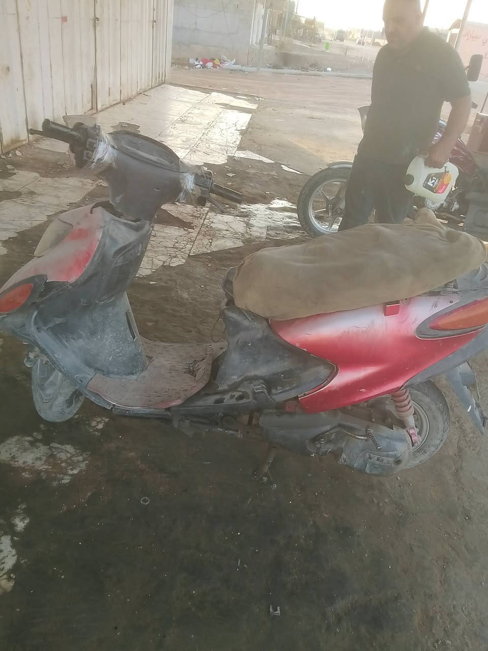 دراجه كهربائية • بدها بطارية • نكرة