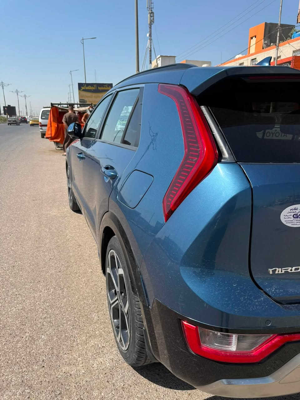 السلام عليكم 🙋🙋‍♂️
كيا نيرو هايبرد موديل 2023 
اذا تريد سيارة SUV كورية عائلية تجمع بين الفخامة و الأقتصاد ( تفول مرة بالشهر ) وارد امريكي دخول جديدباسمي 
السياره خير من الله نظافه وبيها مواصفات بعد احلا
ماشيه70الف كيلو
 المواصفات 
بصمه
اشاير بالمري 
كشنات جلد و مخمل 
ترحيب دخول 
.نظام ايكو وسبورت قياده
• بطارية ليثيوم
• شاشة كبيرة
• كاميرا خلفية
• حساسات خلفية 
• كراسي تدفئة
 .اتو هولد
رادار امامي
• مانع تصادم
• محدد مسار
• تصحيح مسار
• مثبت سرعة
• مانع انزلاق
• بصمة تشغيل
• بصمة أبواب
كشنات جلد
• مري رادار
• نقطة عمياء
• شاحن وايرلس 
شاحنة بالكشانات 
• شاشة اعطال
• عداد ديجيتال
• اضوية امامية زنون LED
• اضوية خلفية LED
• كشافات زنون LED
• حساسات إضاءة
• إنارة تلقائية Auto
• نظام صوتي مميز Harmon kardon
• أوامر صوتية
• حساسات اصطدام
• حساسات مطر
• حساسات دخول الإنفاق
• حساسات ضغط هواء الإطارات
‏• GPS
شفتات بلستيرن
تبريد قطعتين
قياده ذاتيه عل الطريق 
تشغيل عن بعد 
• بلوتوث
فتحه سقف 
تبريد قطعتين
• مدخل USB + AUX
وبيها بعد مواصفات خير من الله 
سعر السياره125بيها مجال
الاستفسار على  رقمي***********
واتساب ماسنجر  مكاني بعقوبه 
صور امريكا موجوده
