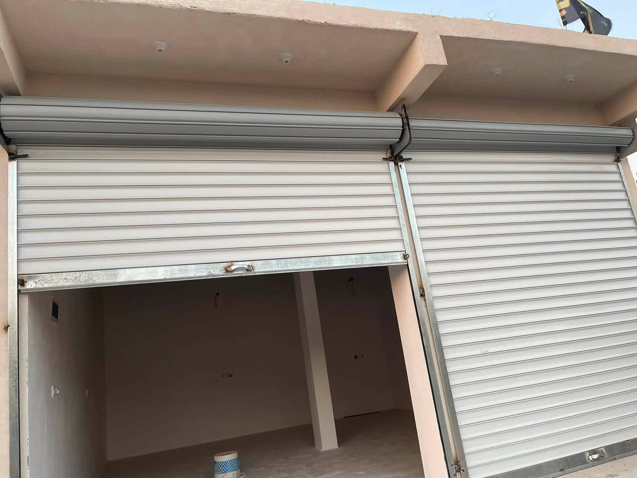 محل للإيجار على شارع الصالحية العام قرب حسينية الإمام الكاظم.

المساحة: 6 × 7 متر، واجهة ممتازة على الشارع العام ومناسب لعدة نشاطات تجارية.

المنطقة سكنية وحيوية وتتميز بقلة  بمختلف الأنشطة التجارية.      مع حاجة واضحة لخدمات  ، مما يجعله فرصة جيدة للاستثمار. 
للاستفسار التواصل على الرقم ***********
