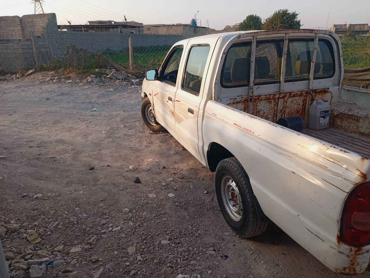 السلام عليكم بيكم  مازده البيع موديل 2004 الاستفسار *********** سعر 60 ورقة مكان حي بتول بغداد
