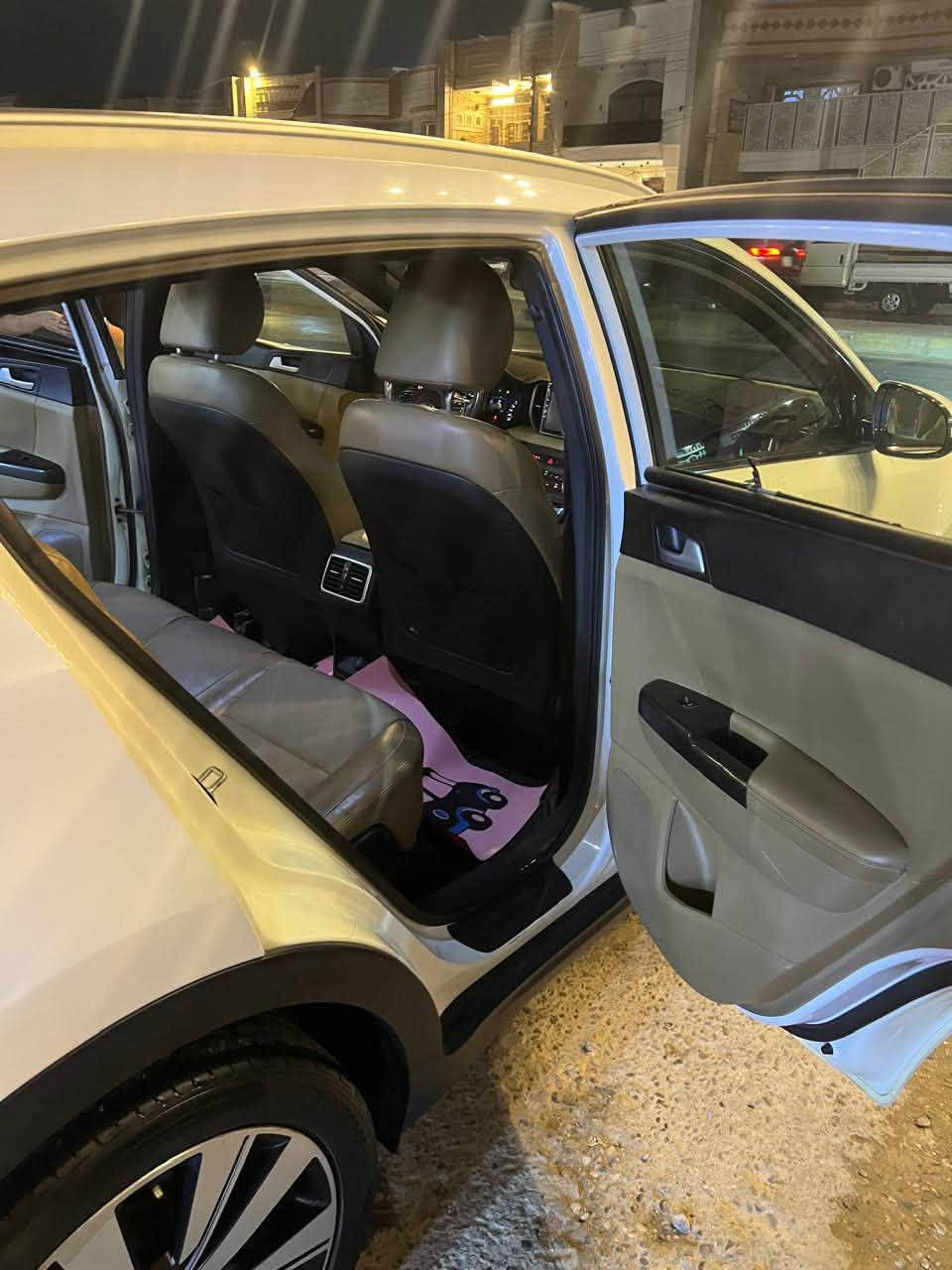 السلام عليكم..
للبيع.. كيا سبورتج خليجي موديل ٢٠١٩ مكفولة من الحادث ماعدا صبغ في البنيد أثر شخوط لغد وشاصي وكير ومحرك وتبريد وكهربائيات مكفول والسونار مرفق بالمنشور
رقم بغداد دولي
محرك ٢٠٠٠ 
بانوراما
شاشة 
كاميرا خلفية 
DRIVE MOODثلاثة أنظمة
لايت زنون
مري شفط 
حساسات أمامية وخلفية 
تبريد قطعتين 
تحكمات أستيرن جهتين 
السعر 175 وبيها مجال بسيط 
موبايل ***********
