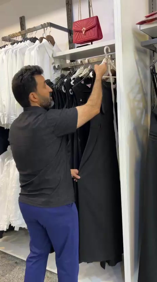 وهسه الصداري الاسود من قياس 40 الى قياس 54 .. الجودة عالية جدا جدا ومكفوله .. سعر التوصيل 5 الاف دينار  بغداد وكل المحافظات 🚖  العنوان : بغداد الدورة سوق الاثوريين شارع نادي المجتمع العائلي رقم الهاتف ***********___***********  . . . . . . . . #ملابس #اكسبلور #ازياء 
