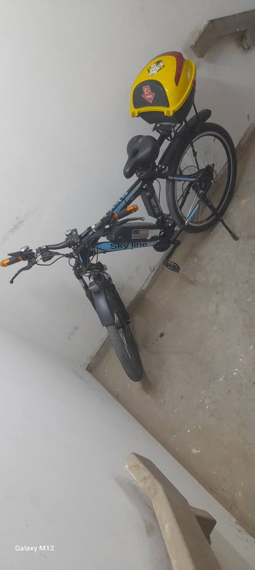 بايسكل شحن حجم ٢٦ بطارية جيدة سرعتة ٢٥ صناعة اوربي ثلاث انظمة سعرة 550 الف وبيها مجال مكاني بغداد مدينة الصدر 

تواصل واتساب
***********

نص مكتوب في الصور:
- Galaxy M12