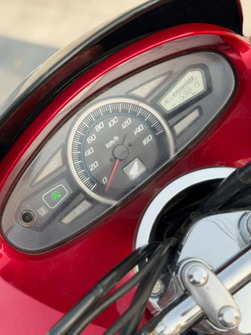 سلام عليكم....
دراجة (PSX)...(جيل الاول)  
🛵للبيع  ماشيه 59الف حقيقي مامتعوبه
دراجة شلعه معدل كهربائيات كلهه شغاله 
دراجة جديده  بلادية
أي نقص مابيهة دراجه مكفوله كفاله عامه بشرط علفحص اذا برغي مفتوح ترجع دراجة مال جناي 
جيب فيتر وتعال افحص مستعجل على بيعتهه السعر مليون 350
العنوان بغداد  الكرخ  الاستفسار الاتصال على الرقم 📞***********
