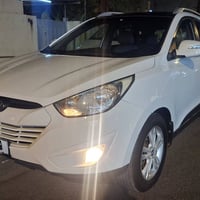 توسان ٢٠١٣ ماشيه ٧٨ الف مكفوله  فول مواصفات بانوراما باسمي رقم انكليزي...