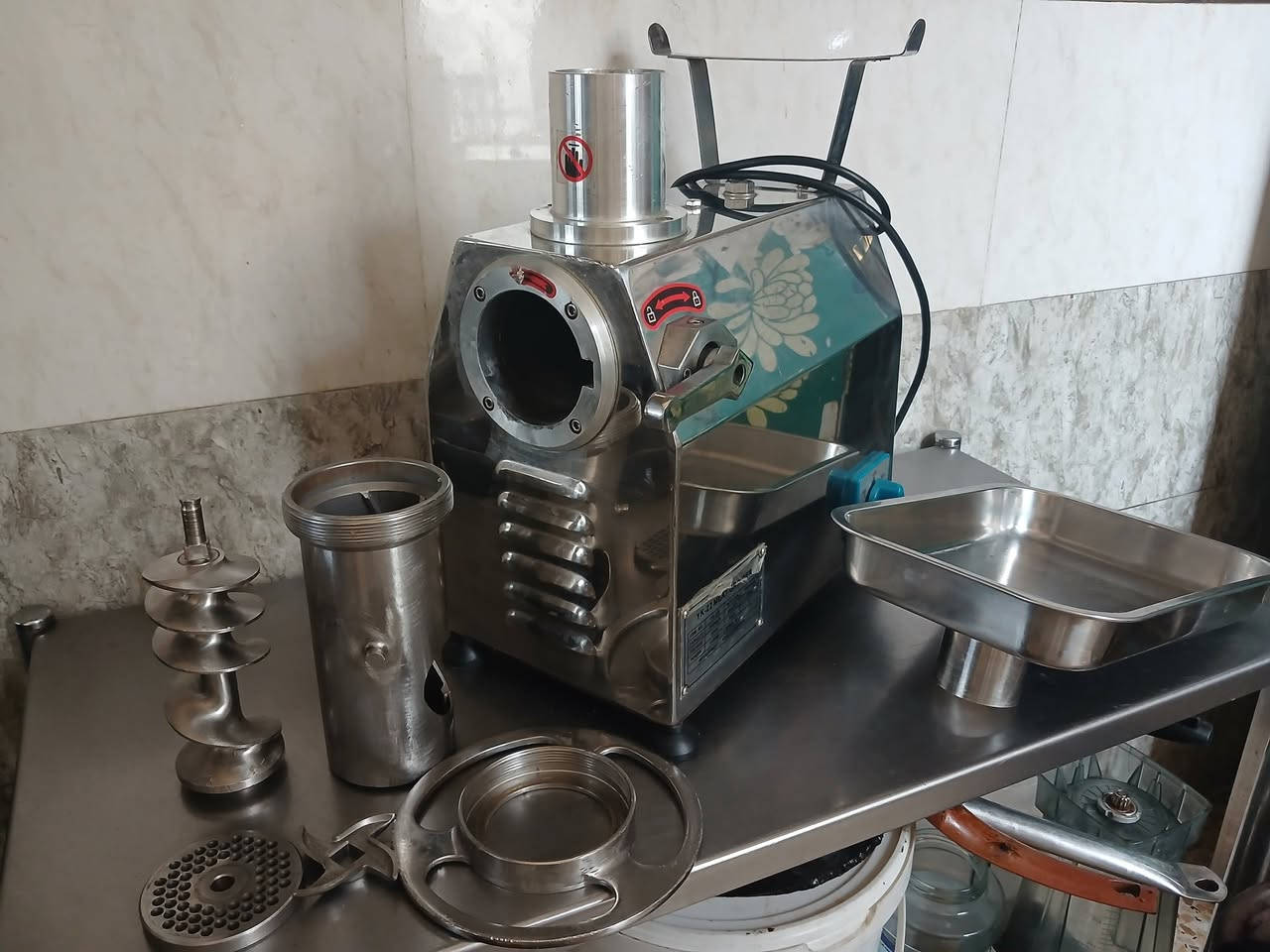 مثرامة لحم • حجم ٢٢ • نظيفه