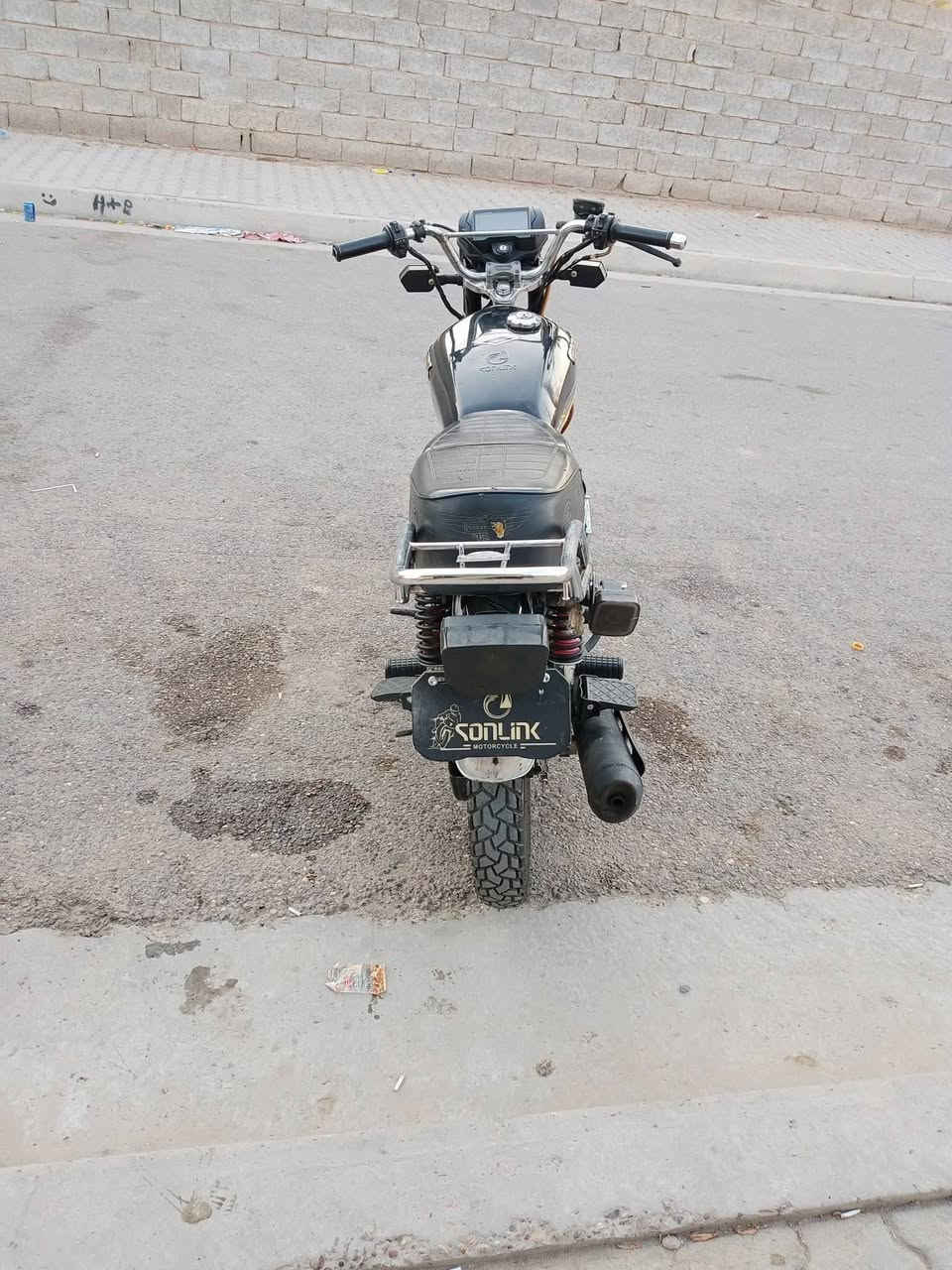 دراجه سونك للبيع موديل ٢٤ خمسه كير دراجه نضيفه ومرته سعرهه ٦٠٠ بيه مجال رقمي *********** مكاني لطيفيه
