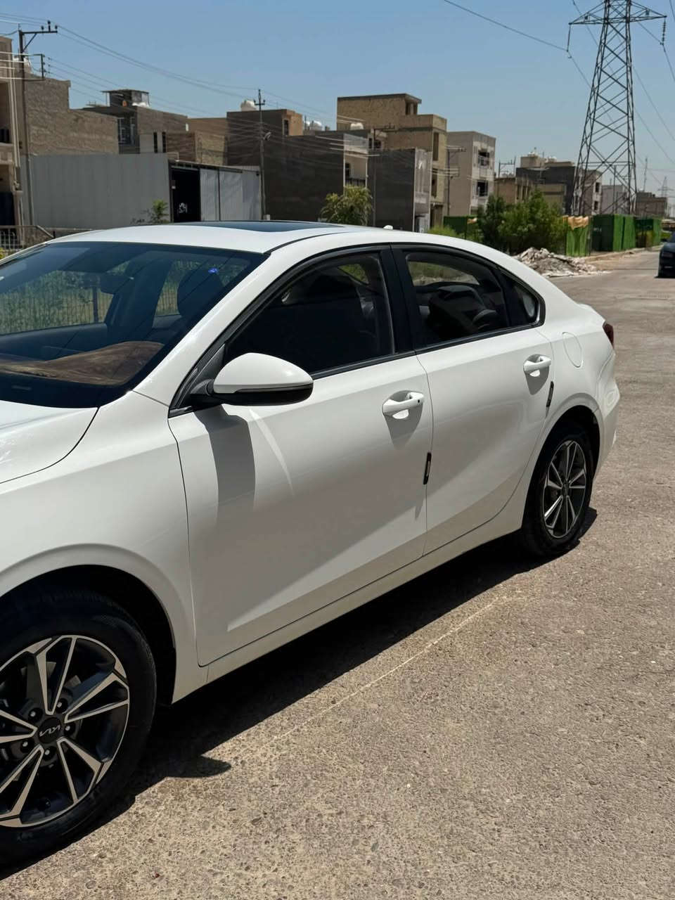 🚘 Kia K3 2024 | فول مواصفات 🔥
💵 السعر:  135$ وبي مجال

━━━━━━━━━━━━━━━━━━

🔰 معلومات السيارة

🚗 النوع: Kia K3

📅 الموديل: 2024

⚙️ المحرك: 1500 CC (4 سلندر)

🪪 الرقم: بغداد / الدورة 

❤️ الداخل: جلد أسود

━━━━━━━━━━━━━━━━━━

✨ المواصفات

✔️ فتحة سقف

✔️ فرش جلد فاخر

✔️ 6 Airbags

✔️ شاشة لمس + كاميرا خلفية

✔️ بصمة تشغيل + بصمة أبواب

✔️ مكيف Touch

✔️ تحكم بالمقود

✔️ Full LED

✔️ مرايا كهربائية طي

✔️ حساسات 360°

✔️ مانع انزلاق (TCS)

✔️ Auto Hold

✔️ Electronic Parking Brake (EPB)

✔️مثبت سرعه  
ماشيه 73 الف 

السياره بيها طخه بال جاملغ موضوح بالصور والدعاميات بيهن تكحيل بسيط

━━━━━━━━━━━━━━━━━━

📍 الموقع: بغداد الدوره

📞للاستفسار ***********
