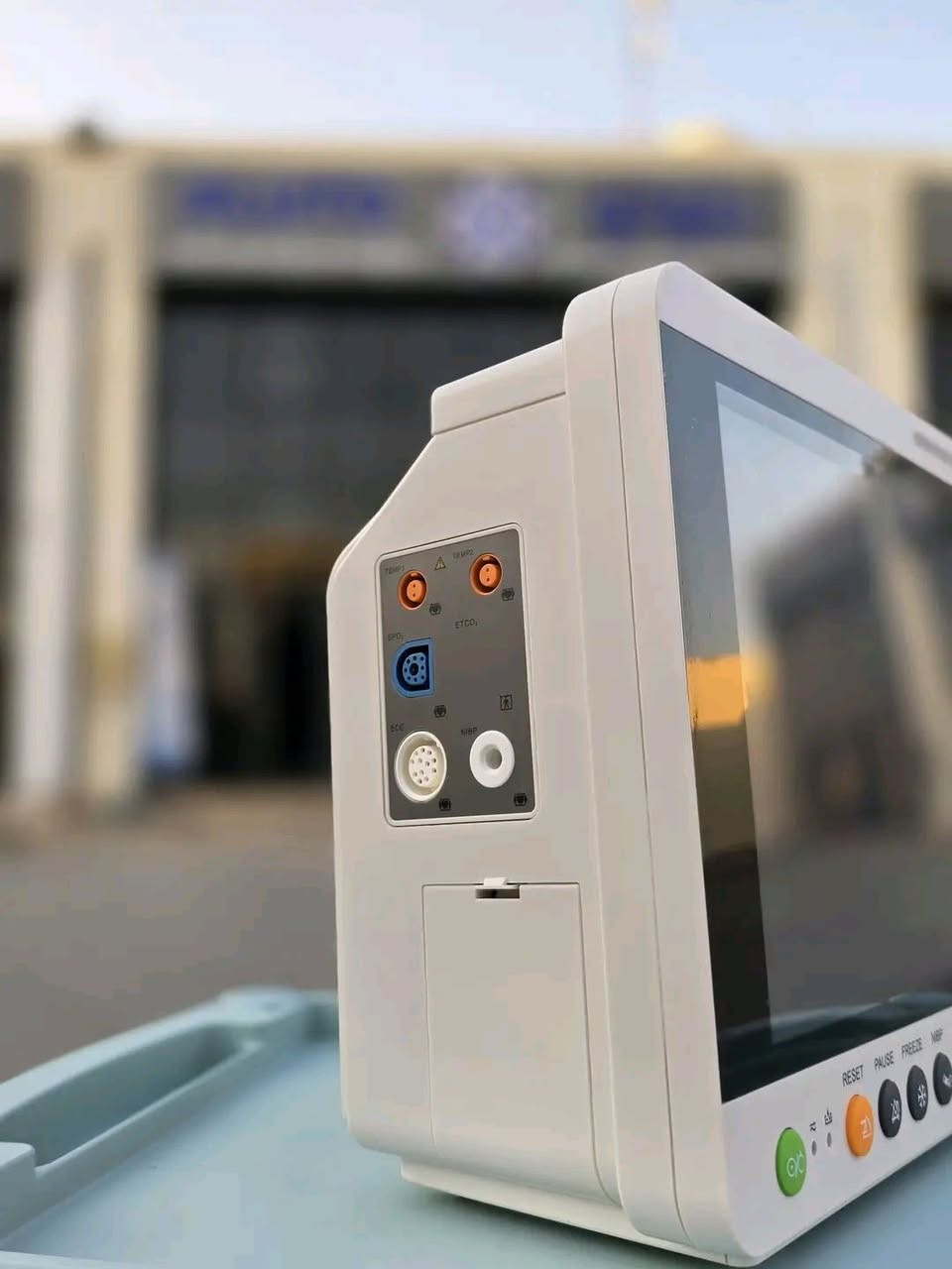 مونتير جهاز طبي شغال كامل ملحقات السعر 125 الف ويتوفر توصيل
واتساب
***********
