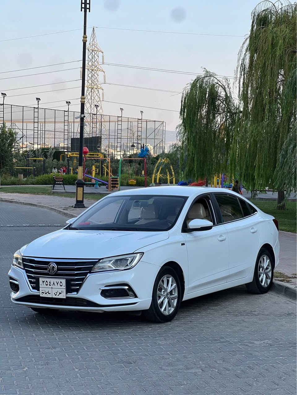 MG 5 2022 
مواسەفات کۆمفۆرت 
سەیارەکە بەسمەیە 
کامێرایە 
شاشەیە 
تەحەکوماتی سەر سوکان
ناو زەردە 
بێ بۆیاخە سەیارەکە 
تەنها ساردی هەیە 
لە سلیمانیم 
*********** السليمانية, العراق
