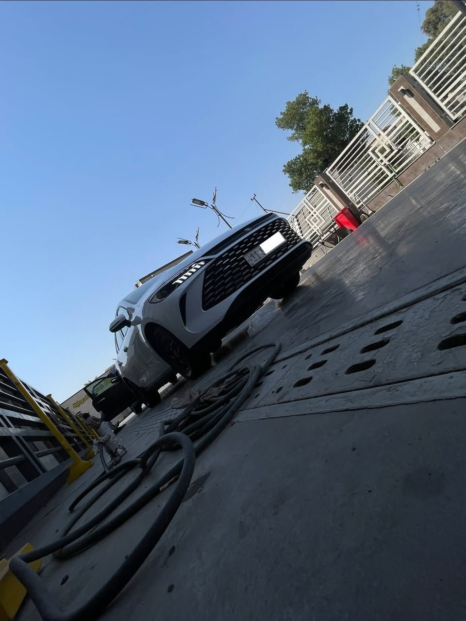 السلام عليكم 
BYD Qin Plus
موديل 2025 كفالة عامة من الشخط والرصعه جديدة ممشاها 3925 الكلي تبديلة الدهن اولى السياره بحالة الزيرو رقمها بغداد تحويل مباشر 
السعر 18،600 وبيها مجال بسيط جداً 
مكانها بغداد العامرية 
للاتصال ***********
