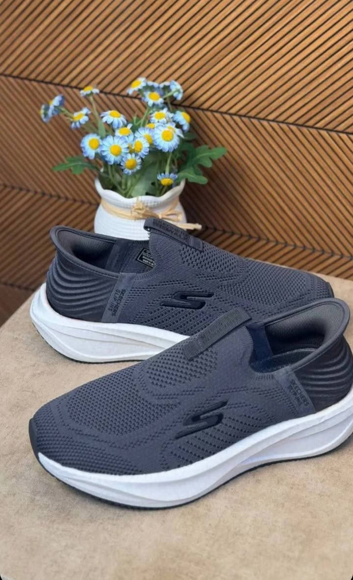 سلام عليكم شباب (جمله جمله فقط) 
سكجر(SKACORS MAX CUSHIONING) 
اعلى كوالتي بسوك  قاعده بوست طبي ١٠٠ بال١٠٠
سوبر ماستر فيتنامي وزن ريشه 
 قياسات ستندر ٤١ الى ٤٥ 
الكارتون عدد ١٨ قطعه سعر الكارتون ٣٠٠ الف واصل 
تطلع عليك القطعه ١٦ الف علماً سعره بسوك شورجه او الغريري ب٢٠ الف  اني ابيعلك جوه سعره ب٥٠ الف وكثر  للطلب والاستفسار *********** واتساب 

شباب ملاحظه الكميه قليله ٤ كراتين فقط اذا تاخذهن شلعه احسبلك الكارتون ٢٧٥ الف واصل
