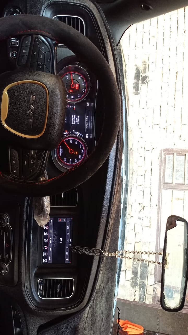 السلام عليكم جارجر اللبيع الموديل 2020 رقم اربيل تحويل ثاني يوم تخم تاير جديد تبريد ثلج سيارة فورويل 8 سلندر مكان الشعب السعر 153 وبيها مجال الهاتف ***********
