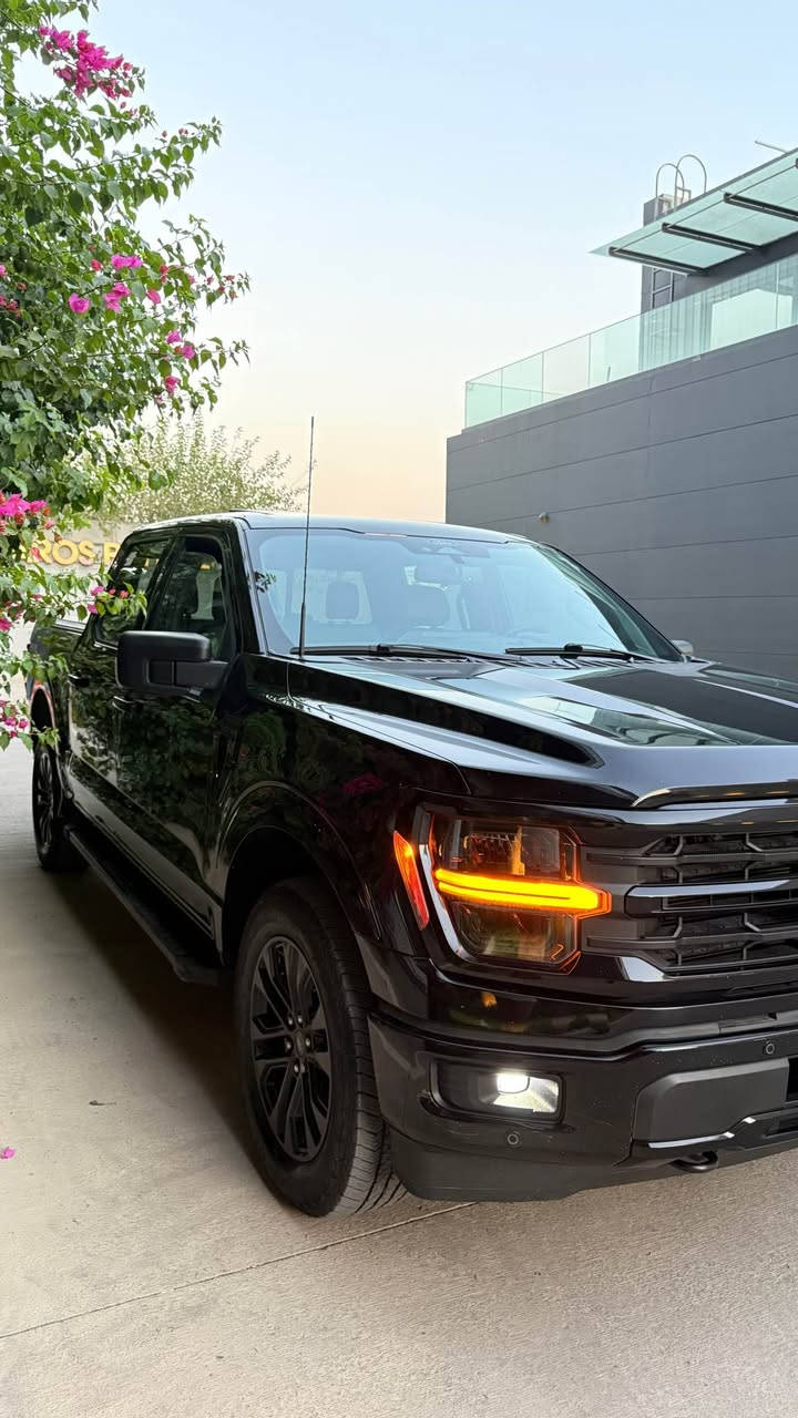 FORD F-150 XLT 2024
V6 2.7 liter 
فول مواسەفات 
تەنها بۆدی لای سەکن بۆیاخە و دەرگای بۆدیەکەی بە بیلاد گۆراوە
هیچ ناوی نەگرتوە و ئێرباگ نەتەقیوە
٢٤ هەزار مایل رۆشتووە و بە شەرتی هەموو فەحسێک ئەیفرۆشم
***********
***********
لە سلێمانیم السليمانية, العراق

