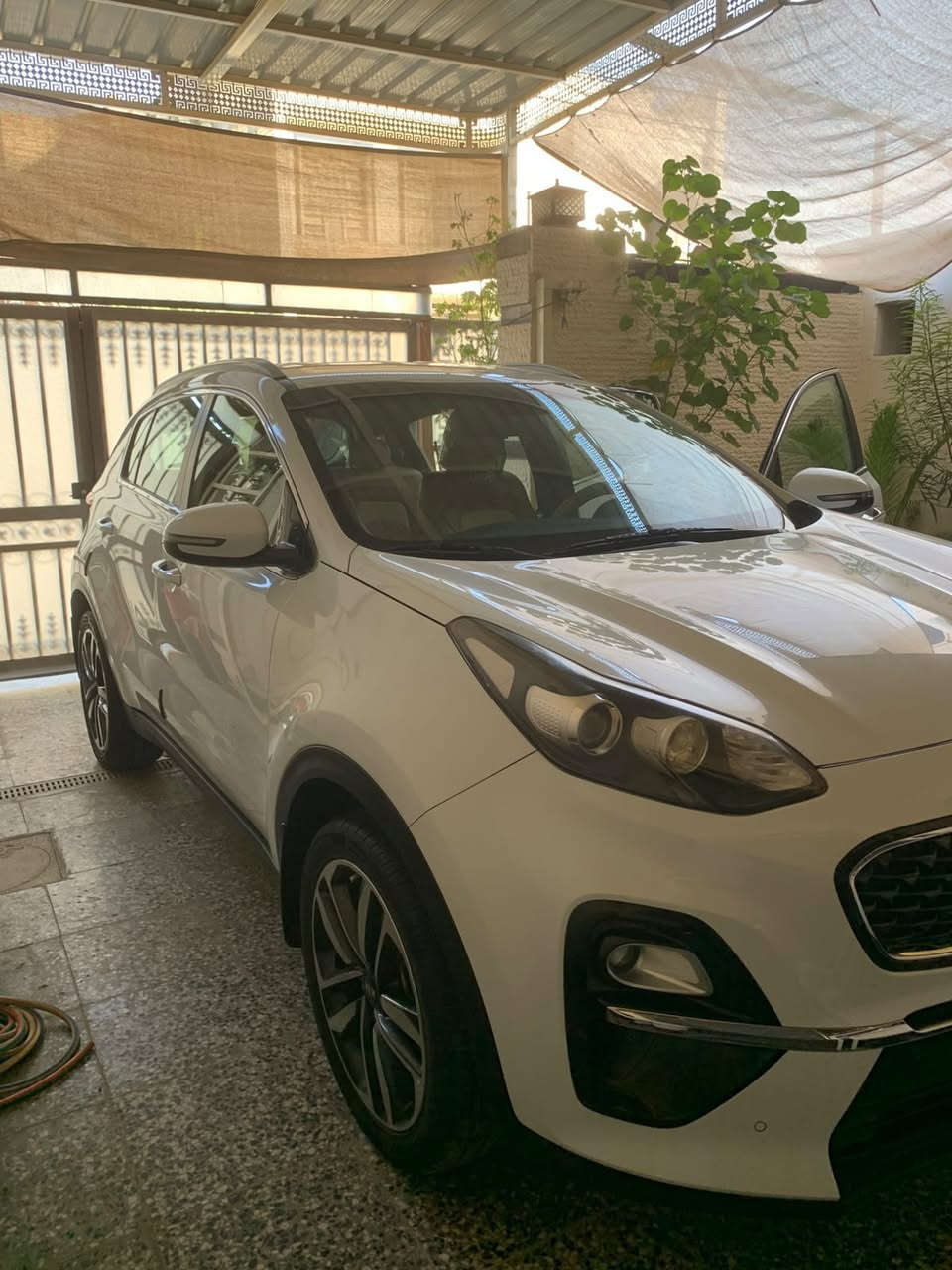 سبورتج ٢٠٢٠ خليجي كفاله عامه عدا ثلاث رصعات صغيره جدا عداد المسافه ٣٤ محرك ٢٠٠٠ دوش مري شفط اشاير كهرباء حساس امامي خلفي تحكم ستيرن ثلاث مودات قياده  اريل نفكيشن دوشمه كشن وارضيه اصلي وتخم تاير وبطاريه جديد وباقي المواصفات المعروفه.***********
