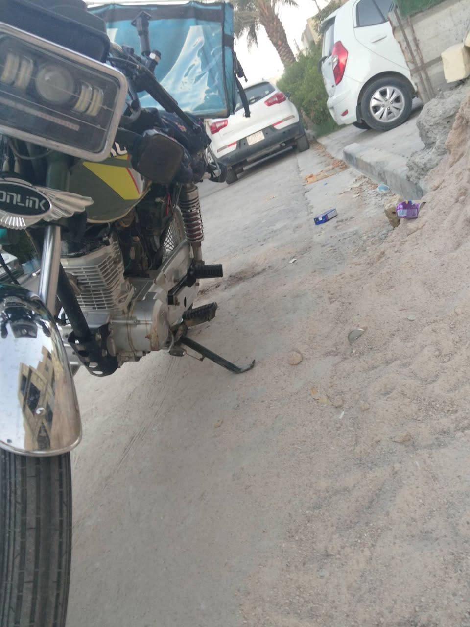 سلام عليكم دراجه للبيع 24 فوووول نضافه كشن اني مغطي نضيف كلشي ما بي ابيعه هيه صندوك و وهايه ستاند يعني تاخذه كبل تشتغل دلفري اوراق السعر 650 ***********
