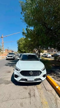 للبيع  Mg zs  موديل 2024 كفاله عامه  ماشية 40 الف  بعده بضمان الشركه ت...