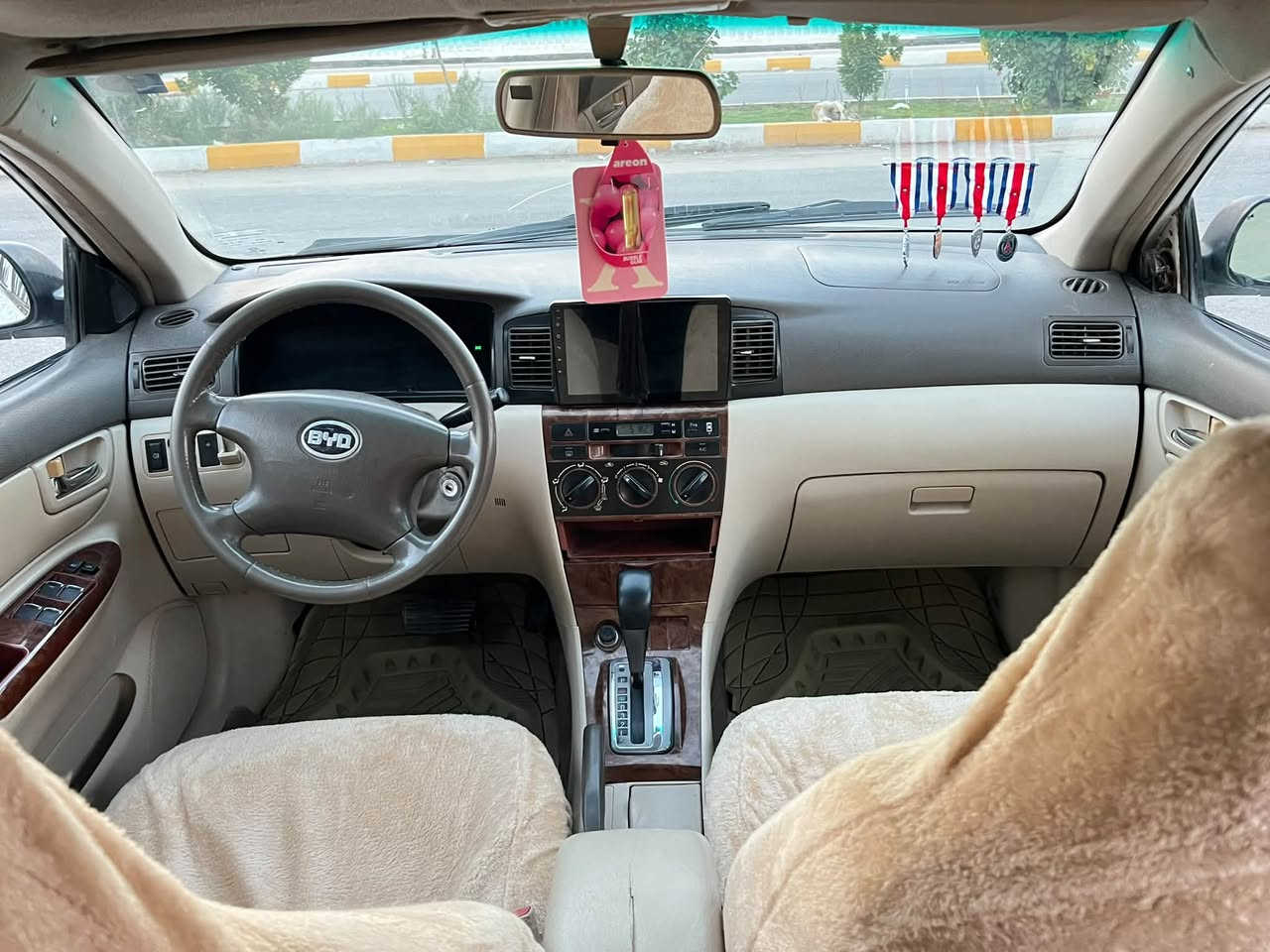 السلام عليكم 
بي واي دي F3  ٢٠١٢ سنويه ل ٢٠٣٠ وهزه جديده تحويل 
جاهزه مكينه وكير لانسر اوتو مكفولات 
تبريد ثلج حداديه وره وكدام تخم تاير وكهربائيات عام شغاله 
حساس خلفي شاشه وكامره وسنتر لوك 
مكفوله من ضربه وتبديل بيه رشات صبغ اثر اخياس 
ومنزل فيديو لسياره موضح بي كلشي سياره جاهزه شغل وطل 
سعره ٥٢ 
مكان سياره بناصريه 
*********** ت
