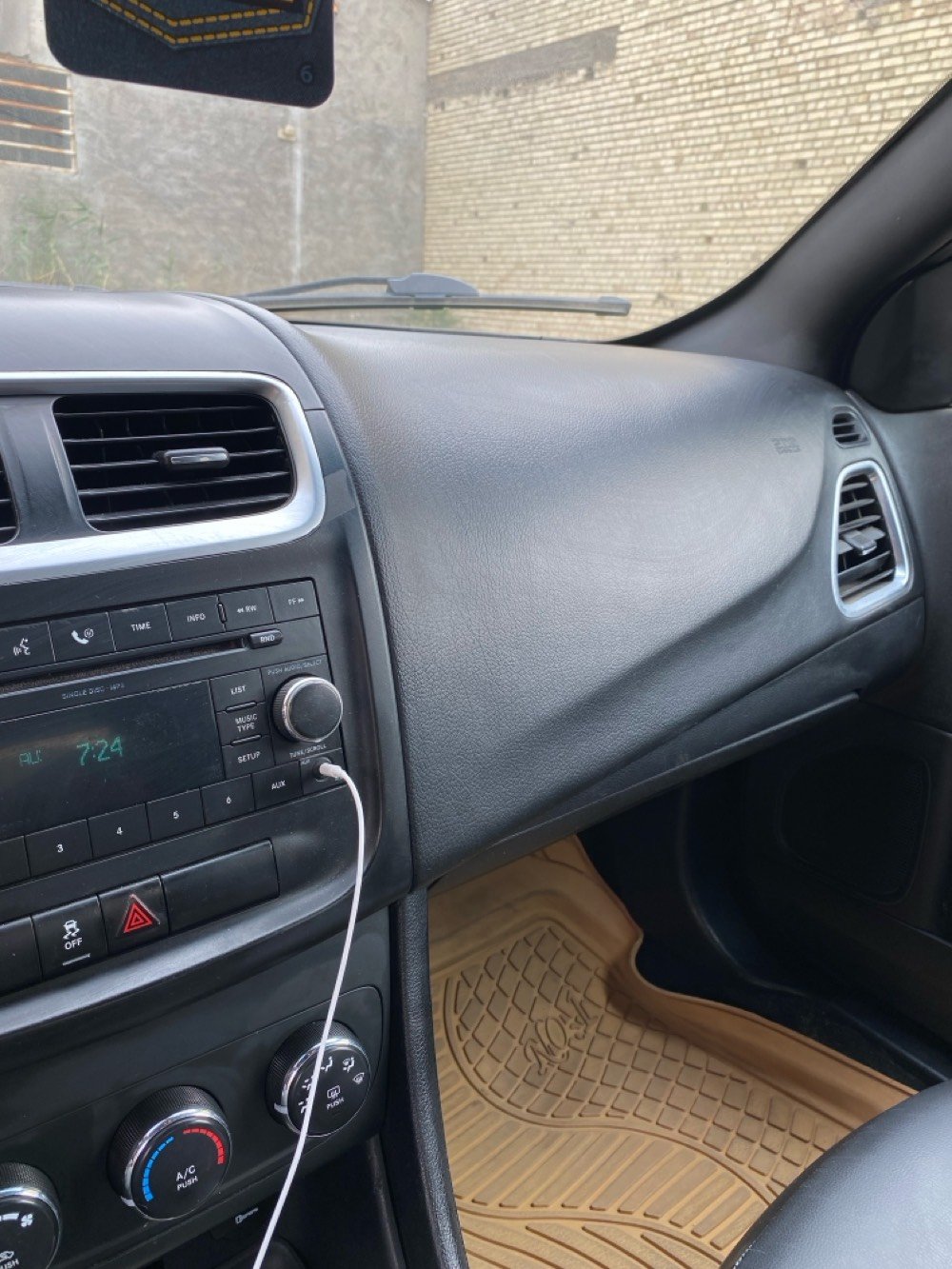 السلام عليكم اخوان دوج افنجر 2012 رقم أربيل مكينة 2400 السيارة بيها 4 قطع صبغ بدون ضرر والقمارة بيها جراد ومغلفة اسود نواقصها الصدر وتبريد منظومة كاملة جديدة بس الكمبريسر صار يفصل عندي السعر 68 وبيها مجال جماعة ال60 لاتتعب نفسك وكل شيء موجود بالسوك