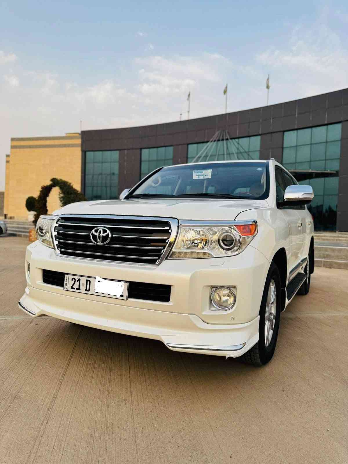 لاندكروزر GXR • ٢٠١٤ • ١٣٠٠٠٠ كم
