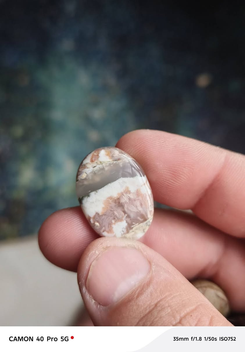 مجموعه احجار ومحابس طبيعي اصلي كريمه
للبيع شلع
