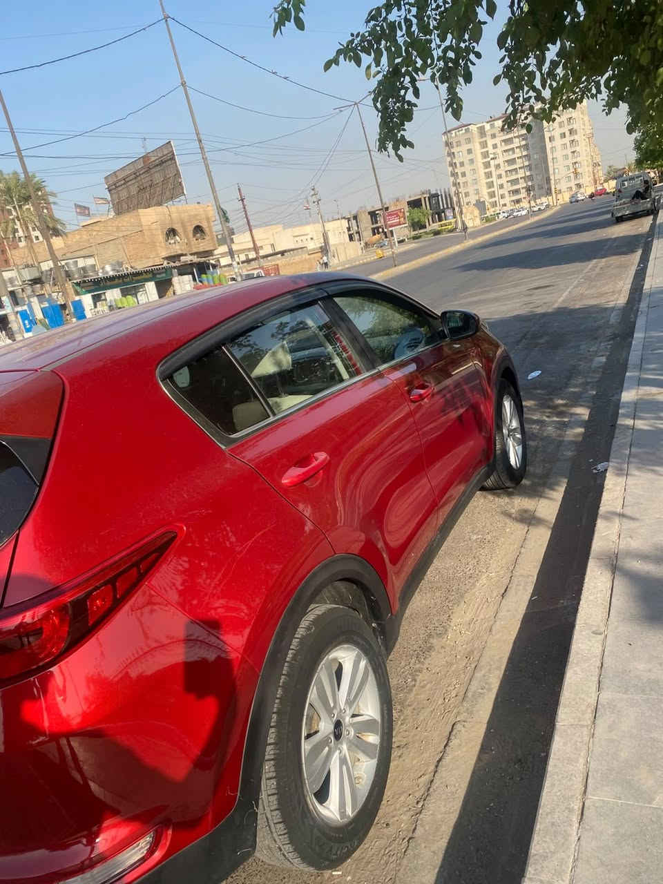 السلام عليكم
سبورتج 2019 أمريكي 
حادثها بنيد فقط 
مكينه 2400
بأسمي رقم الدولي الجديد 
صدر جديد 
تبريد ثلج
داخلها نظيف
سياره جديده بمعنى الكلمة وبلعافيه عل ياخذها
مكان السياره بغداد 
السعر 137
للاتصال ***********
