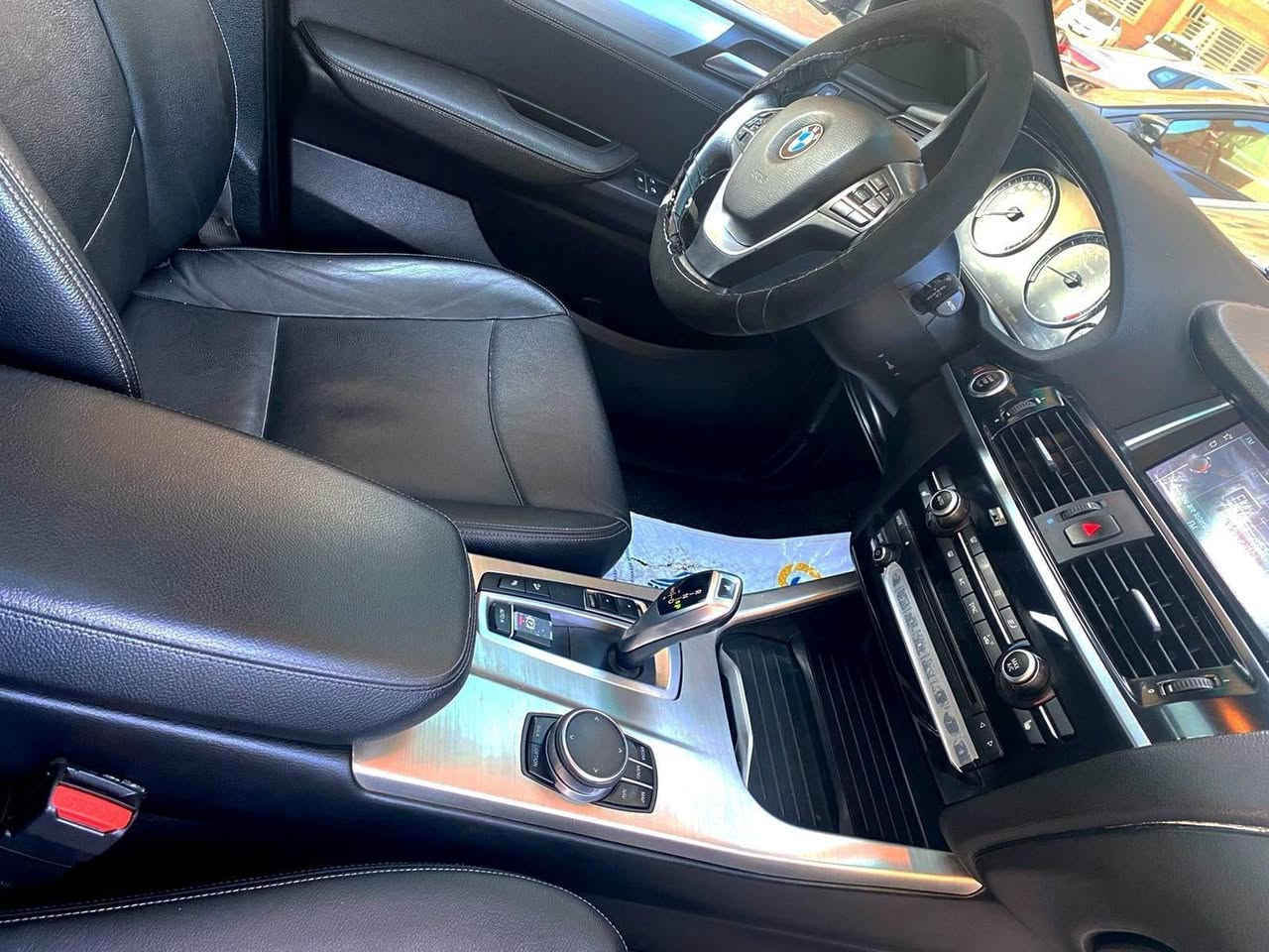 سيارة نظيفة، مواصفات عالية، وأداء رياضي! 
للبيع أو المراوس، BMW X3 موديل 2017 (F25 - XDrive 35i)، قمة في الرفاهية والقوة، بمحرك 6 سلندر سعة 3.0L يجمع بين النشاط والاقتصادية.
 * الموديل والأداء: BMW X3 2017 - فئة xDrive35i (دفع رباعي مستمر).
 * المحرك: 6 سلندر 3.0L توين باور تيربو.
 * المسافة المقطوعة: 111,000 كم .
 * الرقم والتسجيل: رقم جديد / أربيل.
 * البودي والداخلية: الجاملغ الأمامي ، والكير و المحرك مكفولات بشرط.
أبرز المواصفات والرفاهية:
 * المقاعد: جلد فاخر، تحكم كهربائي بالكامل مع ذاكرة لحفظ وضعيات مقعد السائق، وتدفئة شاملة (للمقاعد الأمامية والخلفية).
 * التقنيات والتجهيزات: دخول ذكي (Keyless Go)، صندوق خلفي يفتح ويغلق كهربائياً.
 * أنظمة القيادة والأمان: نظام Auto Hold، نظام التوقف الذاتي Auto Stop لتقليل استهلاك الوقود، وحساسات محيطية كاملة (أمامي، خلفي، جانبي).
سيارة نظيفة، مواصفات عالية، وأداء رياضي جبار!
للتنازل أو المراوس، BMW X3 موديل 2017 (F25 - XDrive 35i)، قمة في الرفاهية والقوة، بمحرك 6 سلندر سعة 3.0L يجمع بين النشاط والاقتصادية.
 * الموديل والأداء: BMW X3 2017 - فئة xDrive35i (دفع رباعي مستمر).
 * المحرك: 6 سلندر 3.0L توين تيربو.
 * المسافة المقطوعة: 111,000 كم فقط.
 * الرقم والتسجيل: رقم جديد / أربيل.
 * البودي والداخلية: الجاملغ الأمامي والمحرك (البنيد) مُبدلات قطع أصلية، والسيارة جاهزة للقيادة بدون أي مصاريف.
أبرز المواصفات والرفاهية:
 * المقاعد: جلد فاخر، تحكم كهربائي بالكامل مع ذاكرة لحفظ وضعيات مقعد السائق، وتدفئة شاملة (للمقاعد الأمامية والخلفية).
 * التقنيات والتجهيزات: دخول ذكي (Keyless Go)، صندوق خلفي يفتح ويغلق كهربائياً.
 * أنظمة القيادة والأمان: نظام Auto Hold، نظام التوقف الذاتي Auto Stop لتقليل استهلاك الوقود، وحساسات محيطية كاملة (أمامي، خلفي، جانبي).
 * الإضاءة: نظام Adaptive Lights (إضاءة تفاعلية ذكية تتكيف تلقائياً مع الضوء الخارجي وتبدل بين العالي والناصي)، مع لايت متحرك يتبع اتجاه الستيرن.
للتواصل والاستفسار:
يرجى الاتصال أو المراسلة عبر الواتساب على الرقم: ***********
السعر : 153 و بيها مجال قليل جدا 
للتواصل والاستفسار:
يرجى الاتصال أو المراسلة عبر الواتساب على الرقم: ***********
