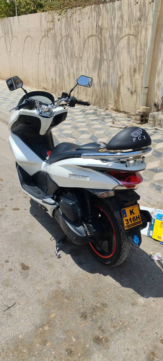 السلام عليكم دراجة PCX جيل اول مكفوله كفاله عامه للبيع المكان واسط قضاء الحي تفاصيل أكثر اتصل***********
