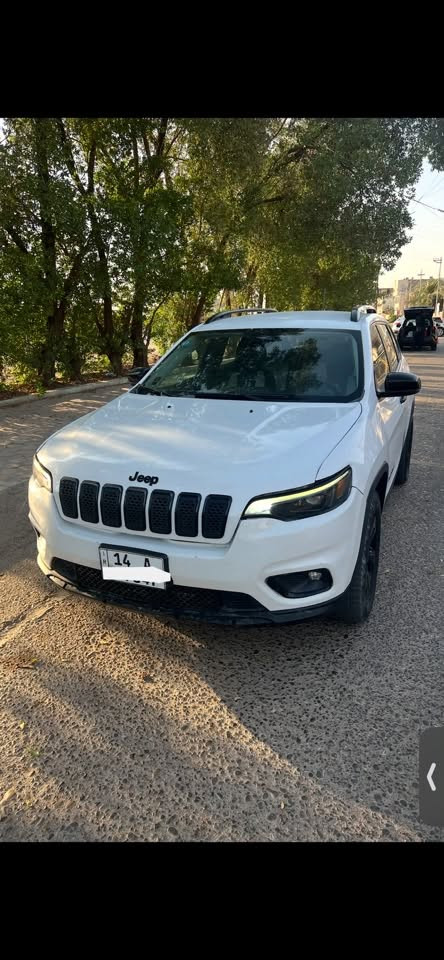 السلام عليكم
جيب شيروكي 2019 حادثها بنيد تبديل مع ركن الجاملغ صبغ وصور الحادث موجوده ماشيه 46 الف سيارة نظيفه وجاهزه مكينه وكير بالشرط  مكينة 4 سلندر والسعر 112  
للأستفسار الاتصال ***********
