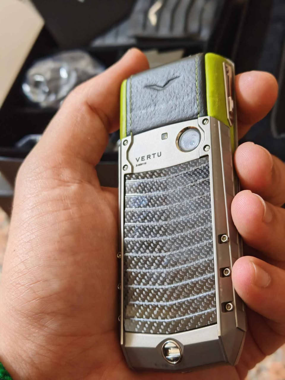 سلام عليكم ❤️
​للبيع هاتف فيرتو أسينت تي (Vertu Ascent Ti) الأصلي، من أشهر وأرقى إصدارات شركة Vertu البريطانية المعروفة بالتصنيع اليدوي الفاخر والمواد العالية التحمل المخصصة لرجال الأعمال (قطعة نادرة وإصدار محدود).
​• المواصفات والتصميم: هيكل متين جداً من التيتانيوم المقاوم مع ظهر من الكاربون فايبر وجلد طبيعي فاخر مطرّز باللون الفسفوري/الأخضر الجذاب.
• الحالة والملحقات: الجهاز أصلي 100% بحالة ممتازة جداً ومشتري شخصياً، يجي مع البكج الكامل الأصلي الصندوق الفاخر + كارت الضمان والضمان الأصلي (Authenticity Card) + بيت الجلد الأصلي + الشاحن مع كافة محولات القابس والمحلقات بالكامل + الكتالوجات وعقد الشراء.
• الموقع: بغداد (يتوفر توصيل داخل بغداد وجميع المحافظات).
​للتواصل والاستفسار (اتصال أو واتساب حصراً):
***********
​(ملاحظة: الرجاء التواصل للجادين فقط والعارفين بقيمة الجهاز وندرته ❤️) بغداد, العراق
