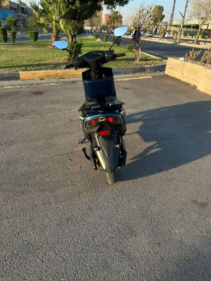 السلام عليكم 
دراجه شحن ماركة WINLEE 
بطاريات عدد ٦كبار تنطيك بل شحنه الوحده  ٦٠كيلو 
ملف ١٢٠٠w
موصفات تحكم ٣سرع 
جوزه إطفاء ناريه 
بلوتوث سماعه بلادي 
نظام park
مثبت سرعه 
شاحنه USP 
بريك نظام دسك امامي خلفي 
بيه شخوط خفيفه والجامه مال كيج بيه فطر 
بغداد البياع شارع الضغط 
السعر ٦٥٠ 
‏***********

