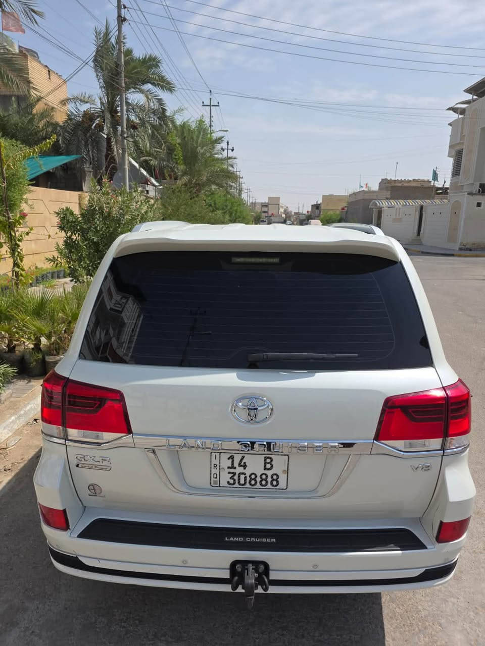سلام عليكم لاندكروز GXRبحريني فول موصفات رقم بصره بسمي بيه بارد كلش خفيف بلباب لخلفي سياره جديده(km130) سعر 515 رقم الهاتف ***********
