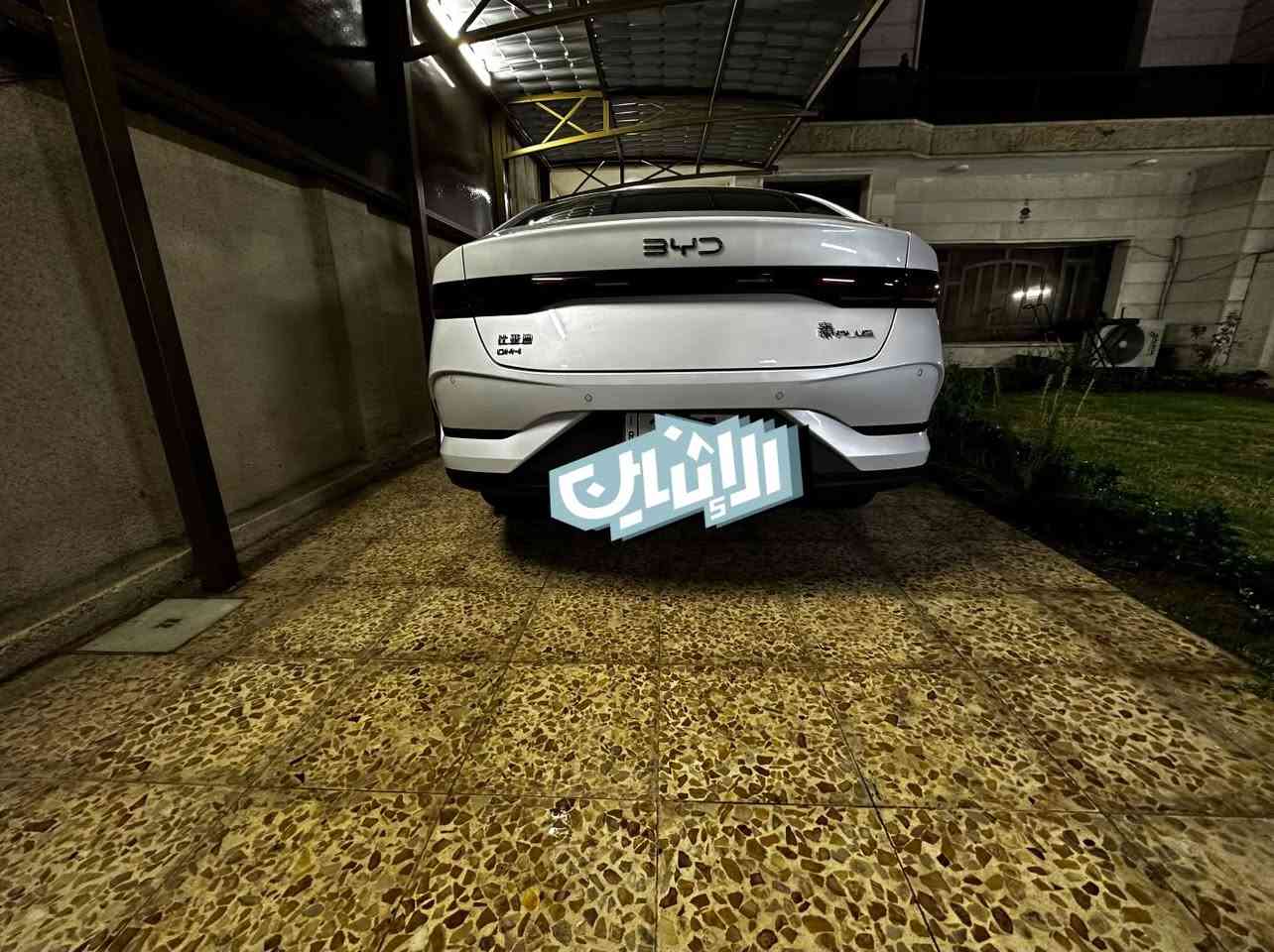 🚗 للبيع فقط | BYD كن بلاس

السلام عليكم ورحمة الله وبركاته 🌹

السيارة بعدها بوضع الزيرو، ماشية 4577 كم، بعدها جديدة وكفالة عامة من كلشي ✅
وين ما تريد تفحص السيارة، ما عندي مانع.
السيارة محافَظ عليها وعلى وضع الزيرو 💯

الملحقات مع السيارة: 

• فرشة دشبول اصلية byd ✅
• بصمة مغلفة غلاف جلد  + كارت byd ✅
• غلاف حماية كير وحصان وتجوة ✅
• ارضيات حوضية للمقاعد الامامية والخلفية ✅
• شاحنة السيارة البلادي مع ملحقات السيارة في الصندوق من حقيبة امان + فوم ✅

💰 السعر المطلوب: 20 مليون قفل

📞 للتواصل: ***********
📱 متواجد اتصال وواتساب

📍 العنوان: بغداد – الدورة

━━━━━━━━━━━━━━━━━━

🚘 BYD كن بلاس | موديل 2025

🔹 الاسم: بي واي دي كن بلاس
🔹 الموديل: 2025
🔹 الحالة: زيرو – ممشى 4577 km ✅
🔹 الترقيم: كامل بغداد ✅

━━━━━━━━━━━━━━━━━━

⚙️ المحرك والأداء

• محرك بنزين وهايبرد 1.5 لتر – 4 سلندر ✅
• أداء عملي مناسب للاستخدام اليومي ✅
• صرفية وقود اقتصادية بتقنية PHEV DM-i ✅
• ناقل حركة أوتوماتيك E-CVT ✅
• نظام دفع أمامي ✅
• قيادة ناعمة وثابتة داخل المدينة والسفر ✅

━━━━━━━━━━━━━━━━━━

🛡️ أنظمة الأمان

• وسائد هوائية أمامية وخلفية – عدد 8 ✅
• نظام ABS مانع انغلاق المكابح ✅
• نظام Auto Hold للتوقف الذاتي – دكمة ✅
• نظام الثبات الإلكتروني ESP ✅
• نظام هاند بريك كهربائي – دكمة ✅
• نظام مانع الانزلاق TCS ✅
• نظام توزيع قوة الفرامل EBD ✅
• نظام مراقبة ضغط الإطارات TPMS ✅

━━━━━━━━━━━━━━━━━━

📷 الكاميرات والحساسات

• حساسات خلفية ✅
• كاميرا خلفية ✅

━━━━━━━━━━━━━━━━━━

✨ المواصفات الداخلية

• مقاعد مريحة بتصميم أنيق – لون زيتوني ورصاصي ✅
• ستيرنغ مالتي فانكشن مع تحكمات كاملة ✅
• مثبت سرعة ✅
• شاشة وسطية تعمل باللمس ✅
• شاشة عدادات رقمية ✅
• تكييف وتبريد قطعتين ✅

━━━━━━━━━━━━━━━━━━

🚦 أنظمة القيادة

• نظام قيادة Eco ✅
• نظام قيادة Sport ✅
• نظام قيادة Normal ✅
• نظام قيادة Snow ✅

━━━━━━━━━━━━━━━━━━

💡 الإضاءة

• أضوية أمامية LED ✅

━━━━━━━━━━━━━━━━━━

💰 السعر المطلوب: 20 مليون قفل

📞 ***********
📱 اتصال + واتساب

📍 بغداد – الدورة

نص مكتوب في الصور:
- الالشان
- الاشنان
- الإثنين