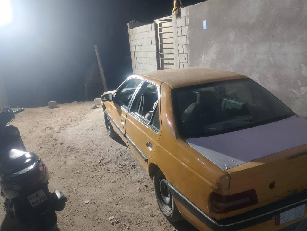 السلام عليكم بيجو 405 مديل 16 سيارة محرك وكير وكهربائات وتبريد كله شغال حدادة صفر راعي موجود يريد تحويل سيارة حلوة تحتاج شوي ترتيب مابيه ضربه ولا صبغ السعر 20 وبيهة مجال حك الجية واراوس بفتون او جنبي اي مديل رقم احمر موصليه بدون راعي ماكو مشكله  العنوان البصرة ابو الخصيب الاستفسار *********** البصرة, العراق
