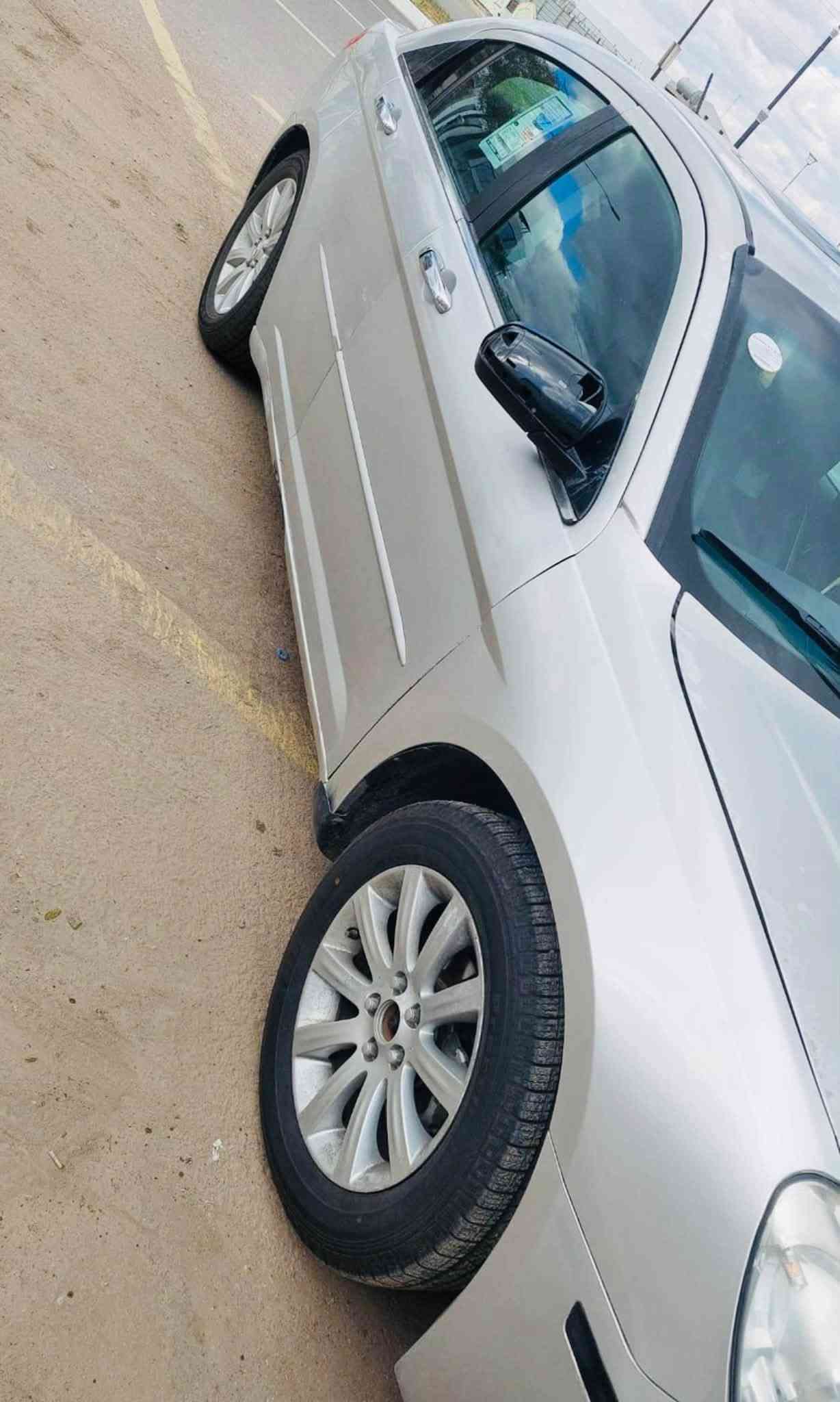 سلام و عليك بيع سريع سعر 49 ورقة
كرايسلر اوباما C200 موديل 2010 
رقم اربيل دولي سنويه جديد 
كوبون بنزين بي ⛽️ 
ماشية 153 الف حقيقي 
 فول فول مواصفات سلايد 
كشنات هيتر و كهربائي 
شاشة ايباد والكاميرا 
كير اوتوماتيك محرك 6 سلندر 
ضرارها قطعتين بدون دواخل 
وكلير عام للجمالية 
 كير محرك حداديه تبريد شرط 
صدر امامي و خلفي تايرات كلها بشرط 
تبريد تدفئة شغال سيارة جاهزة
 بدون نواقص غرفتها حيل نظيف
 سعر 49 وبيها مجال قليل 
مكاني كركوك رقم الهاتف 
*********** _ ***********

نص مكتوب في الصور:
- Pixelcut
- Galaxy A72
